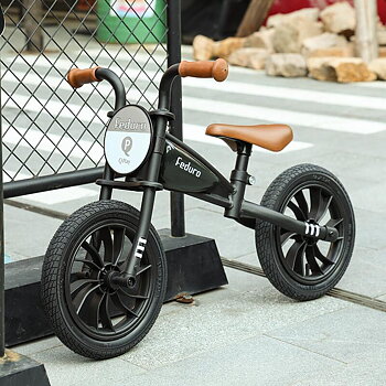 Coccolle Feduro Black – Retro Balanscykel 12” med Air-Gel Hjul för Barn 3–6 år