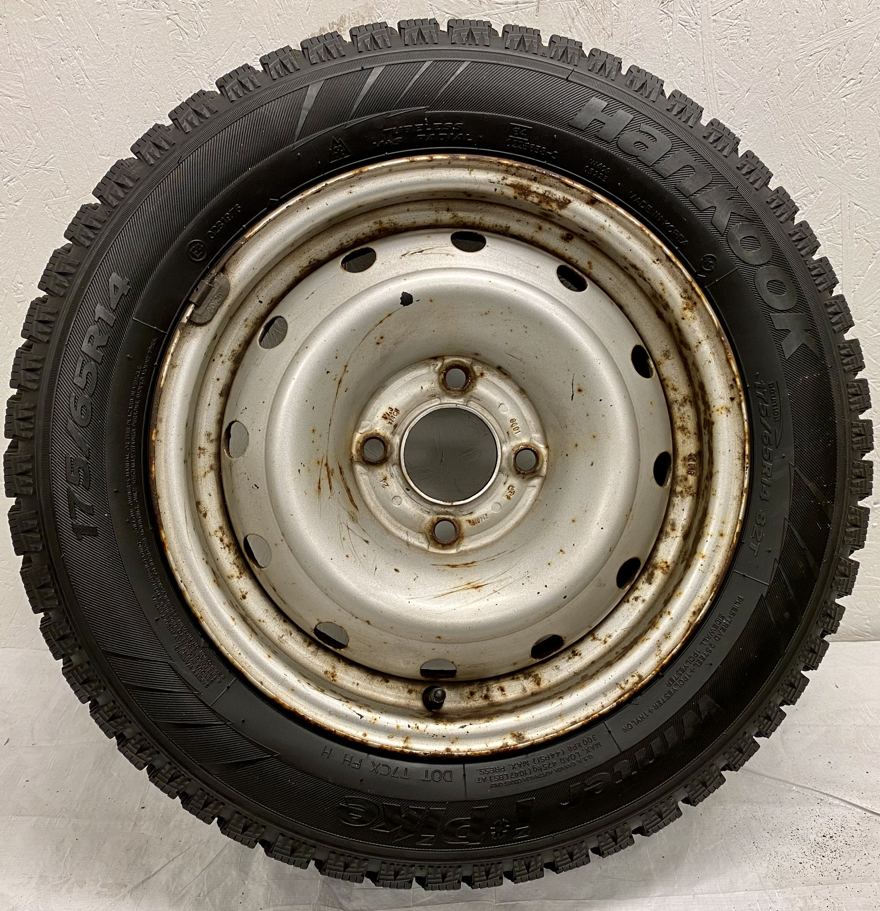 Kompletta Vinterhjul DUBB | 14" Plåt Peugeot Partner 1996-2008 4x108 5.5x14 ET24 65.1 | 175/65 R14 82T Hankook Winter iPike | V14-2012 | 8|8|8|8 mm - 4