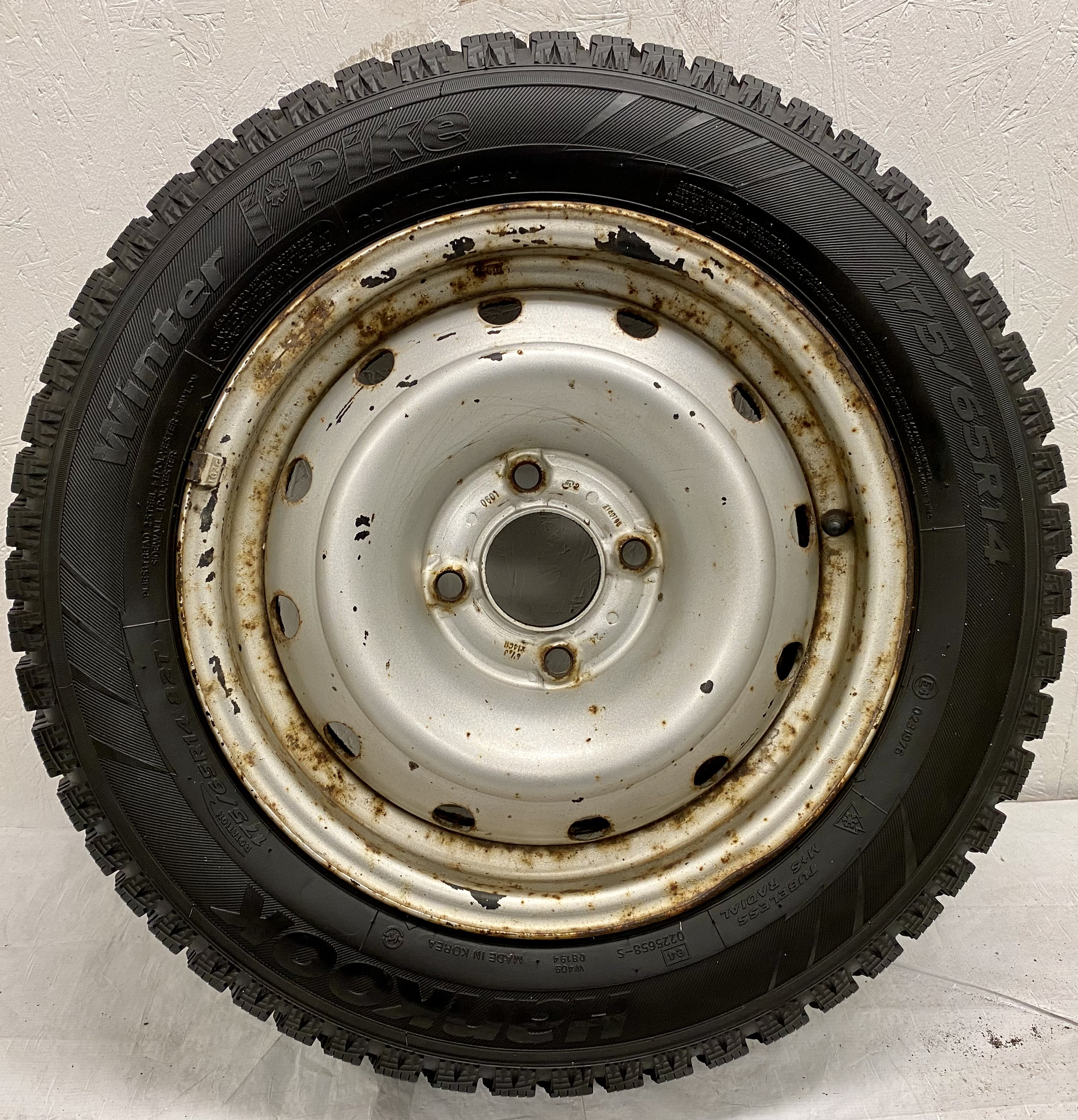 Kompletta Vinterhjul DUBB | 14" Plåt Peugeot Partner 1996-2008 4x108 5.5x14 ET24 65.1 | 175/65 R14 82T Hankook Winter iPike | V14-2012 | 8|8|8|8 mm - 7