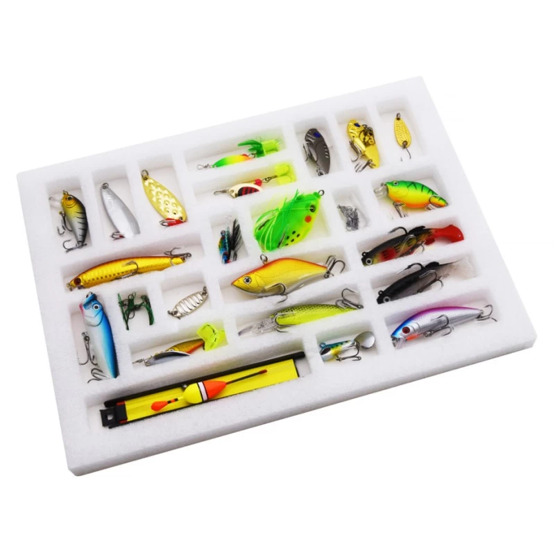 julkalender med fiskedrag. 24 luckor fyllda med blandad fiskeutrustning och överraskningar.