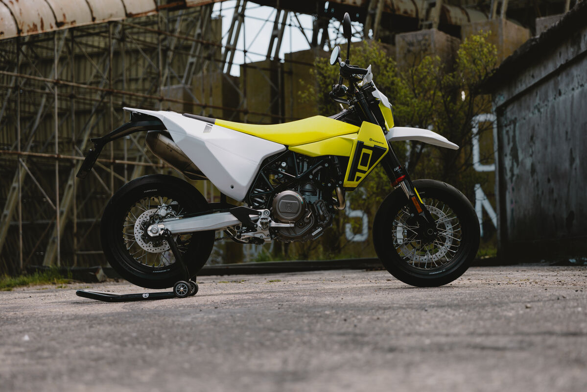 Husqvarna 701 Supermoto 2026 / Kampanj /  Räntefritt 24mån - 14