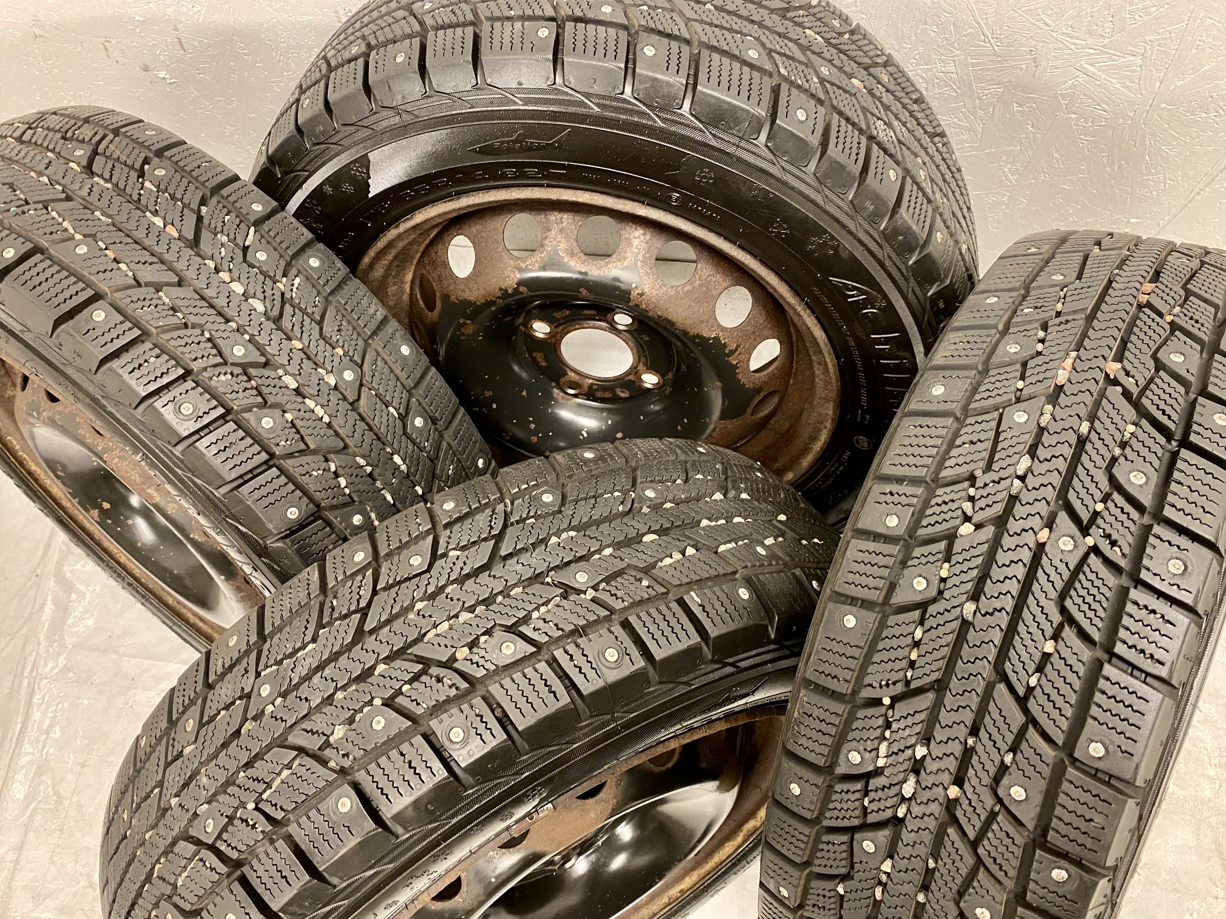Kompletta Vinterhjul DUBB | 14" Plåt Renault Clio 1998-2005 4x100 6x14 ET36 60.1 | 175/65 R14 82T Achilles Winter 101+ | V23-2016 | 8|8|8|8 mm - 2