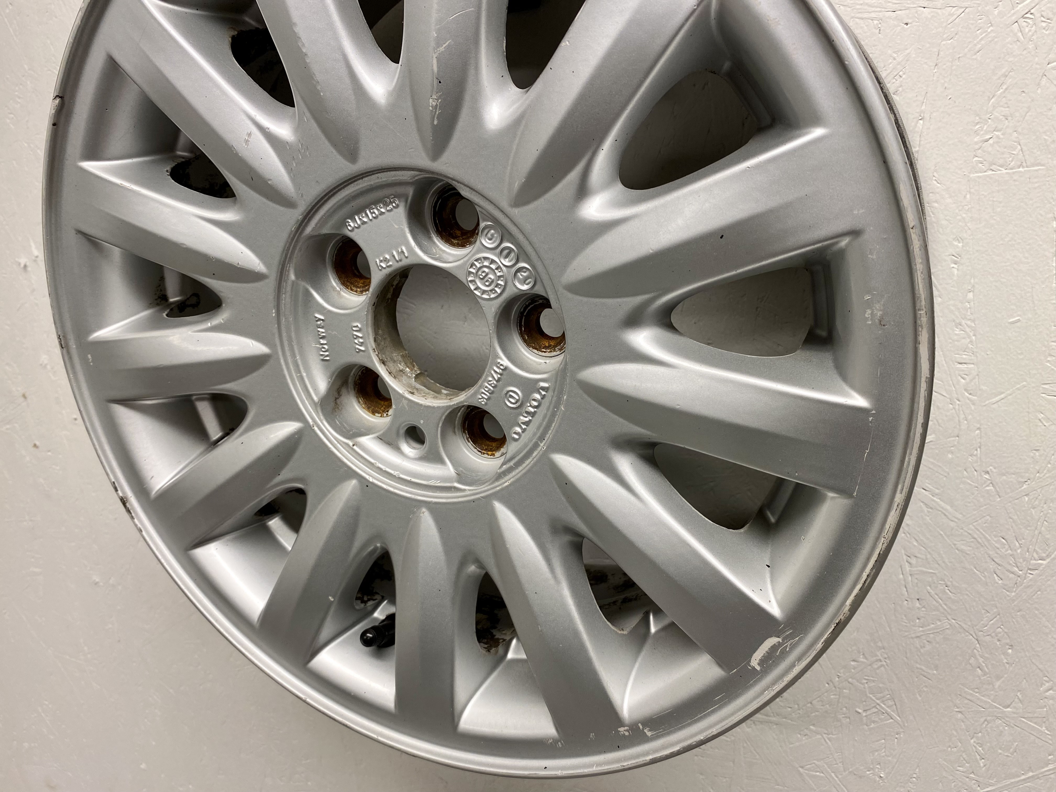 BEGAGNAT | 4 st | 15" VOLVO 940 1990-1998 9173603 ALUFÄLGAR | 5x108 6x15 ET25 65.1 - 9