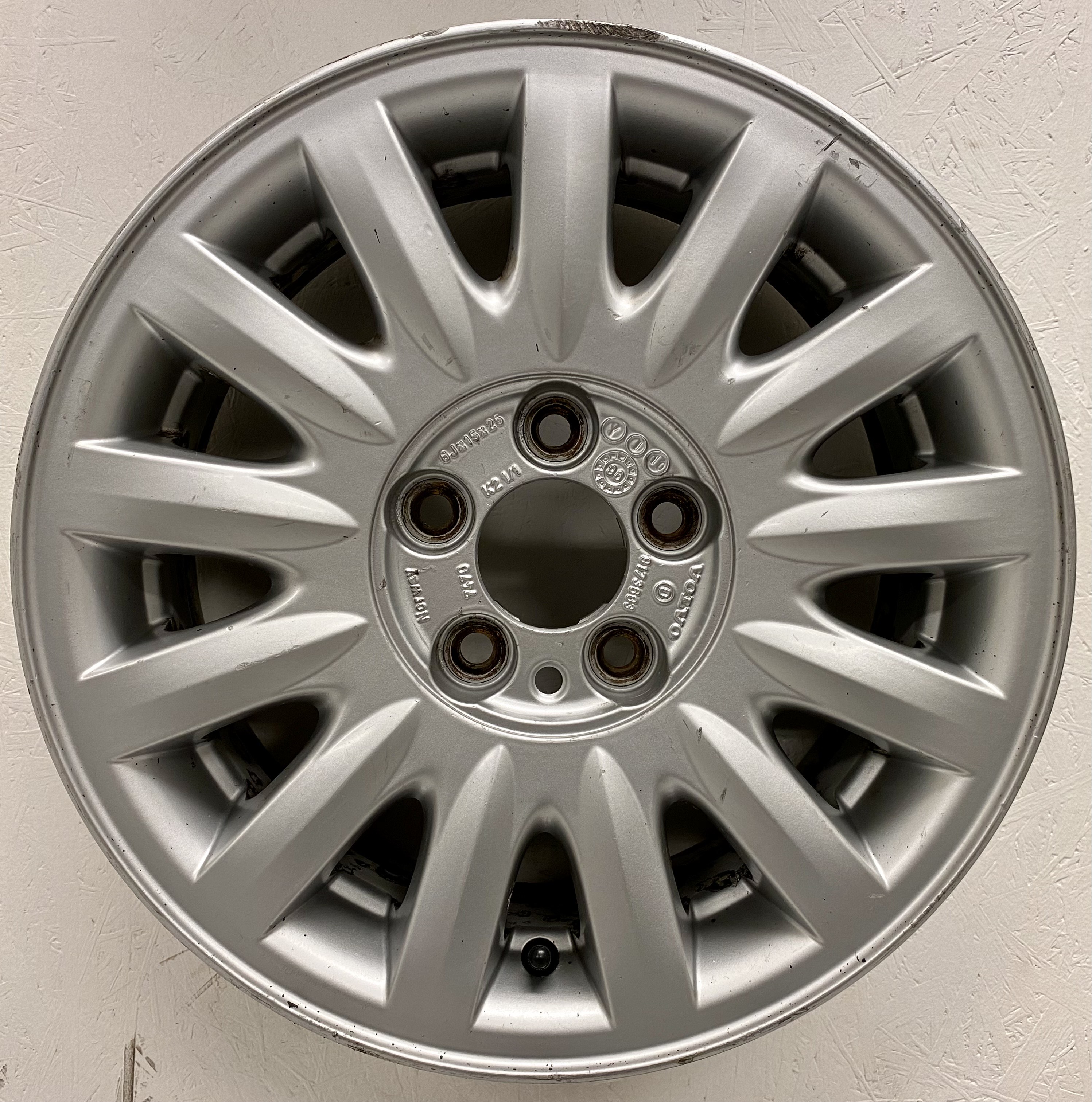 BEGAGNAT | 4 st | 15" VOLVO 940 1990-1998 9173603 ALUFÄLGAR | 5x108 6x15 ET25 65.1 - 4