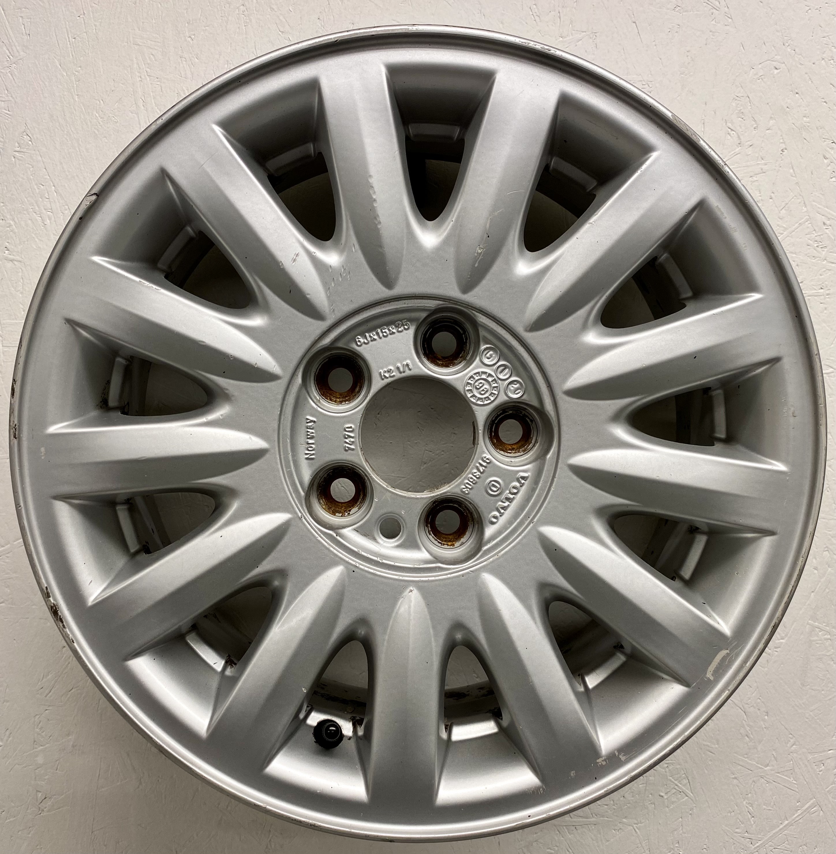 BEGAGNAT | 4 st | 15" VOLVO 940 1990-1998 9173603 ALUFÄLGAR | 5x108 6x15 ET25 65.1 - 8