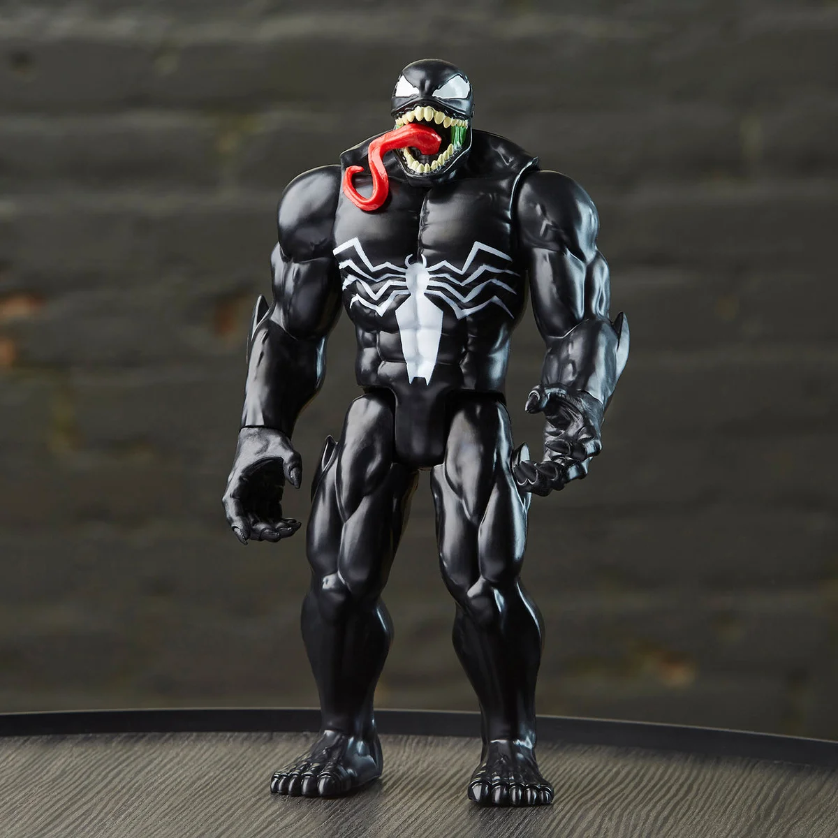 Marvel Titan Hero Deluxe Venom, 30 cm - 6