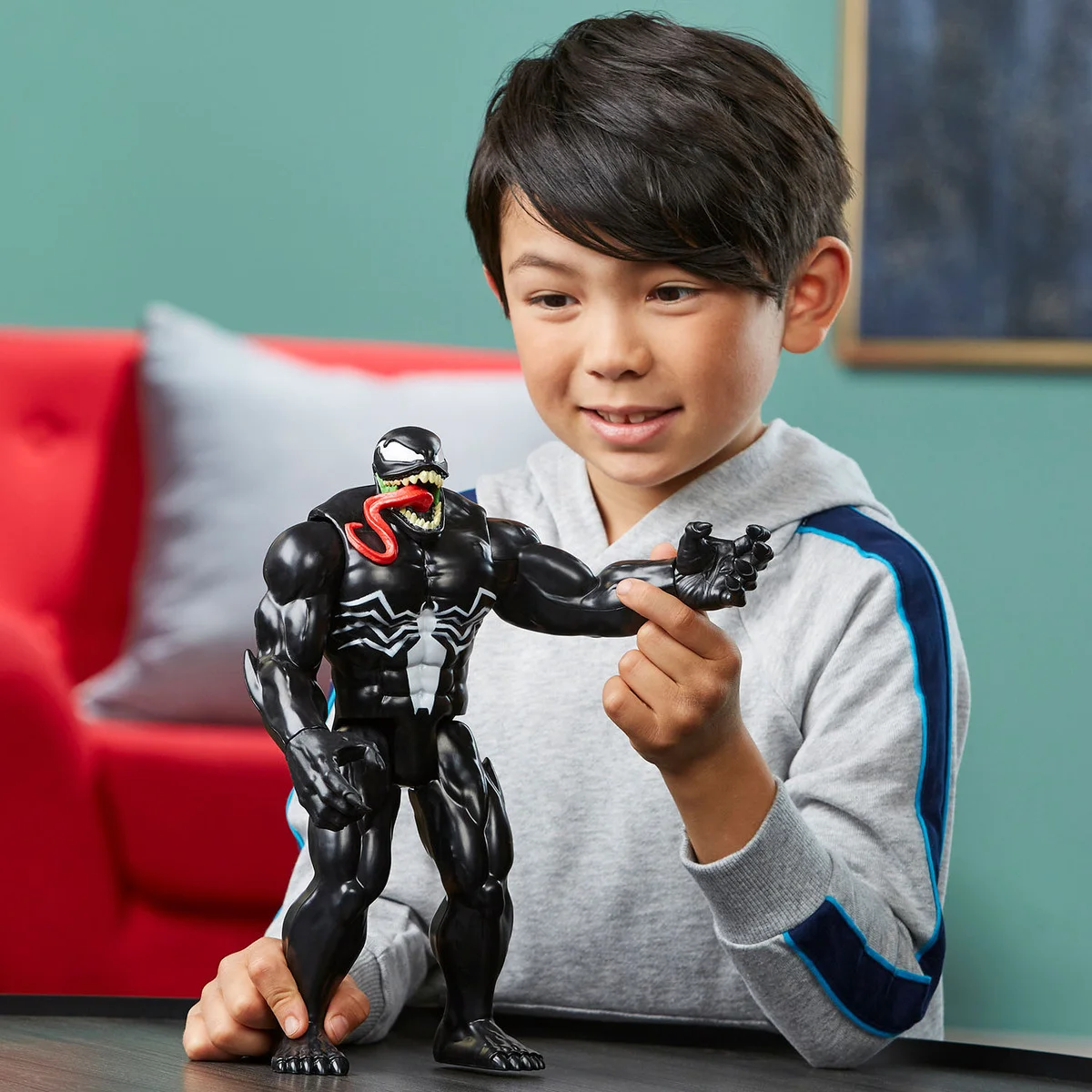 Marvel Titan Hero Deluxe Venom, 30 cm - 5