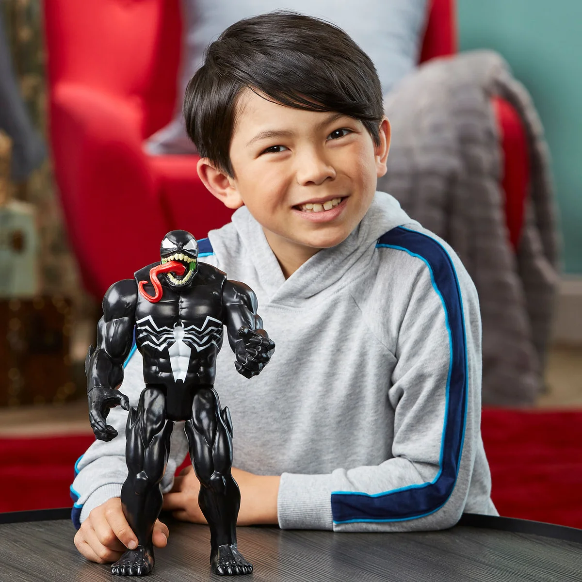 Marvel Titan Hero Deluxe Venom, 30 cm - 4