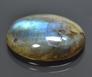 Gema suelta de labradorita natural ovalada de 4,02 ct (14 x 10 mm) con un impresionante juego de colores. - 3