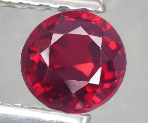 Gema de espinela roja natural certificada, muy rara, procedente de Mogok, Birmania.