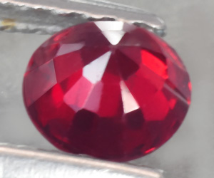 Gema de espinela roja natural certificada, muy rara, procedente de Mogok, Birmania. - 2