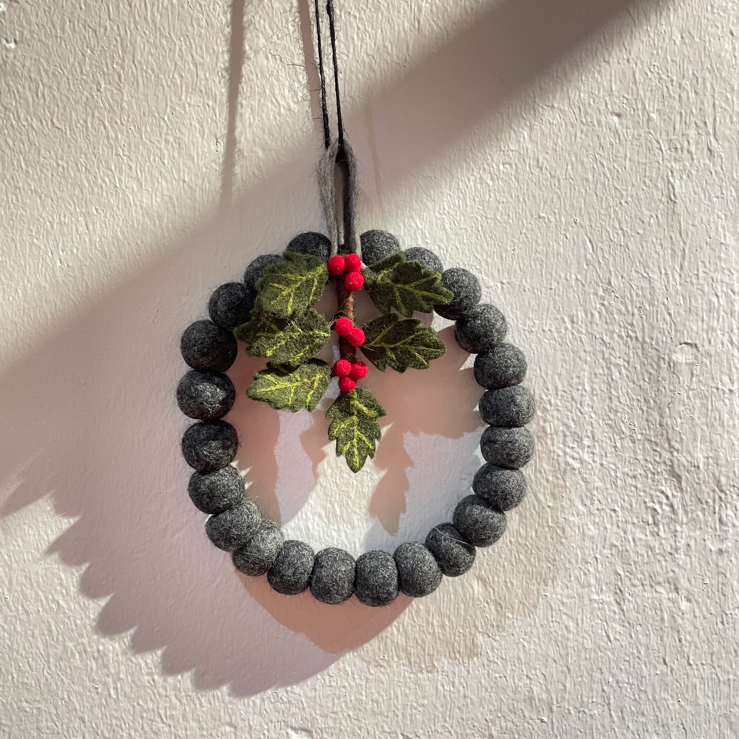 Wooldesign Krans eller Grytunderlägg av ullbollar i ring  i 2-pack - 6