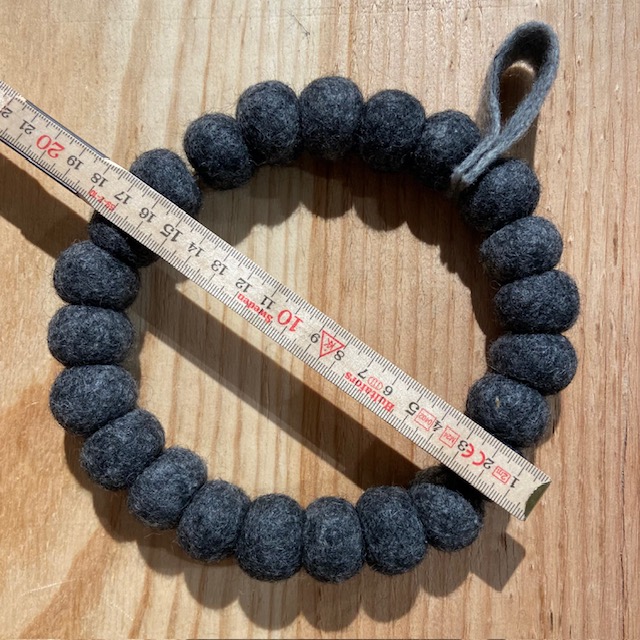 Wooldesign Krans eller Grytunderlägg av ullbollar i ring  i 2-pack - 17