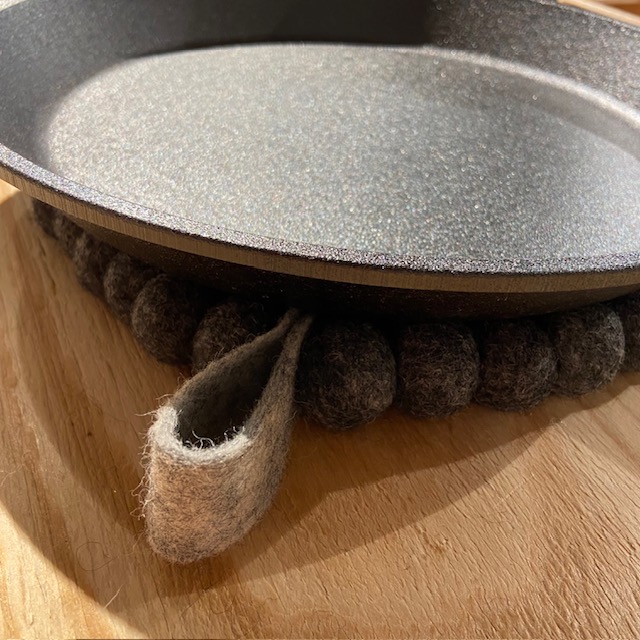 Wooldesign Krans eller Grytunderlägg av ullbollar i ring  i 2-pack - 12