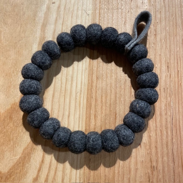 Wooldesign Krans eller Grytunderlägg av ullbollar i ring  i 2-pack - 9