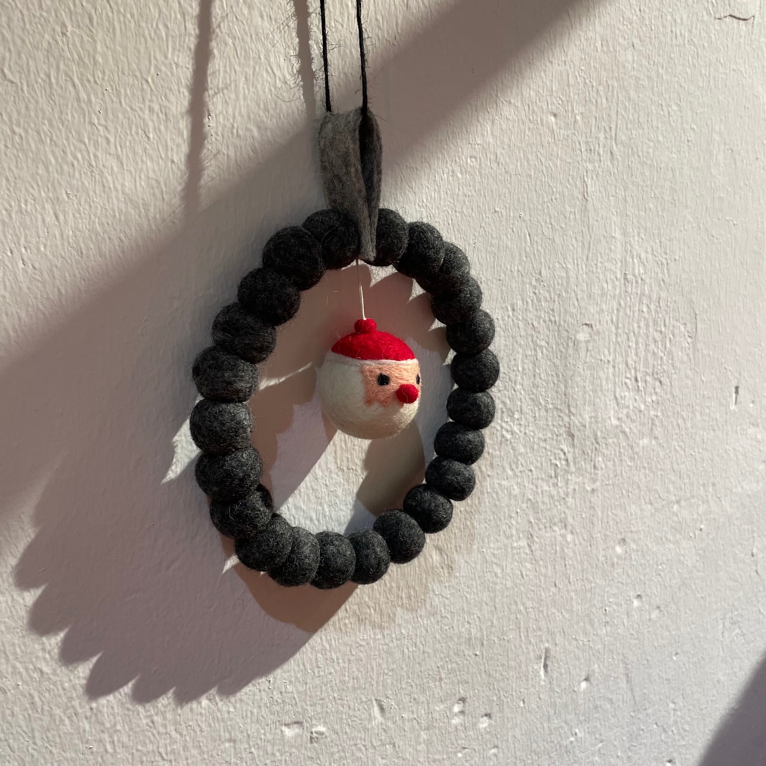 Wooldesign Krans eller Grytunderlägg av ullbollar i ring  i 2-pack - 5
