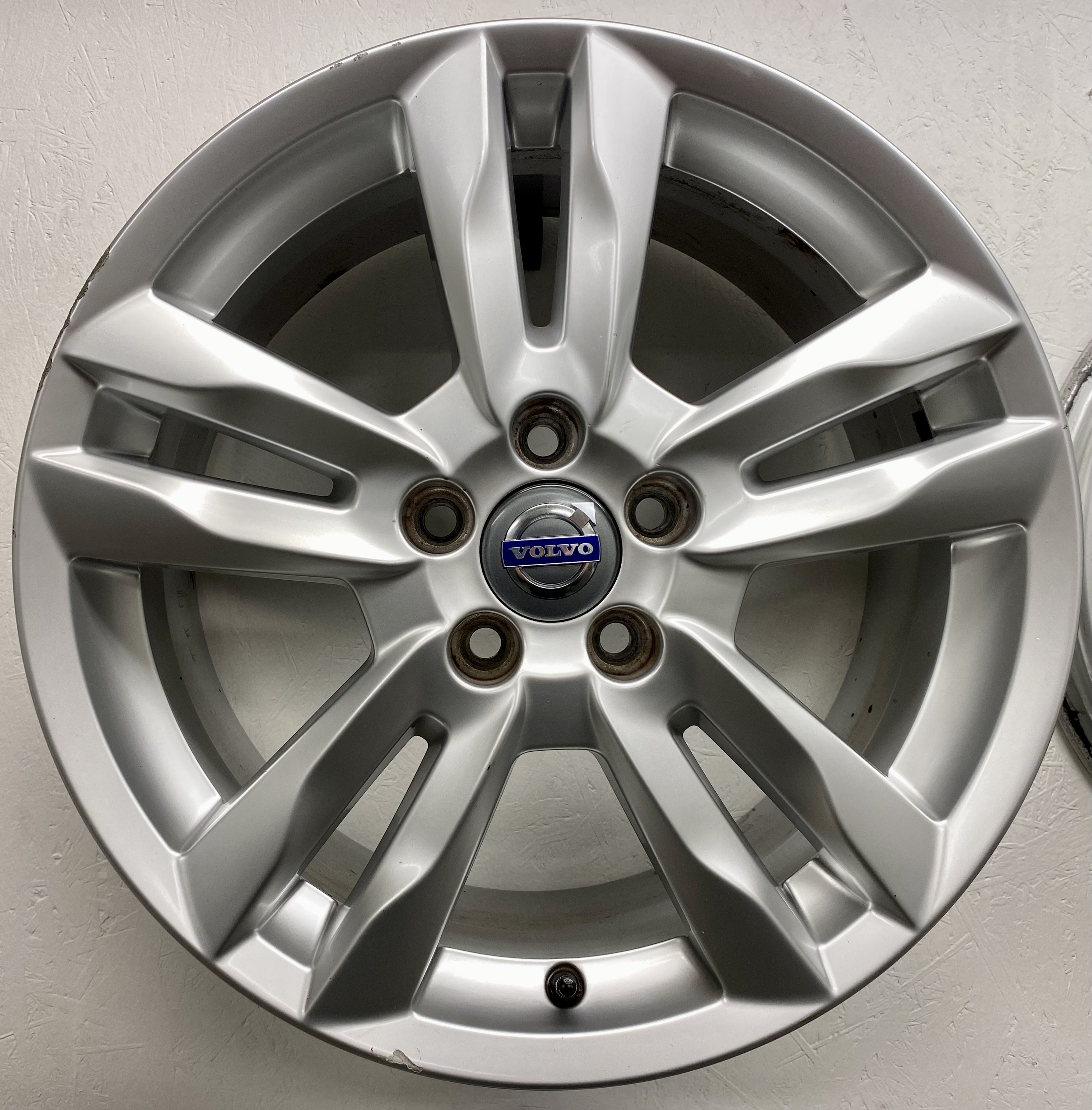 BEGAGNAT | 4 st | 17" VOLVO NJORD S60 V60 S80 V70 V40 S40 V50 C30 C70 31200603 ALUFÄLGAR | 5x108 8x17 ET55 63.4 - 4