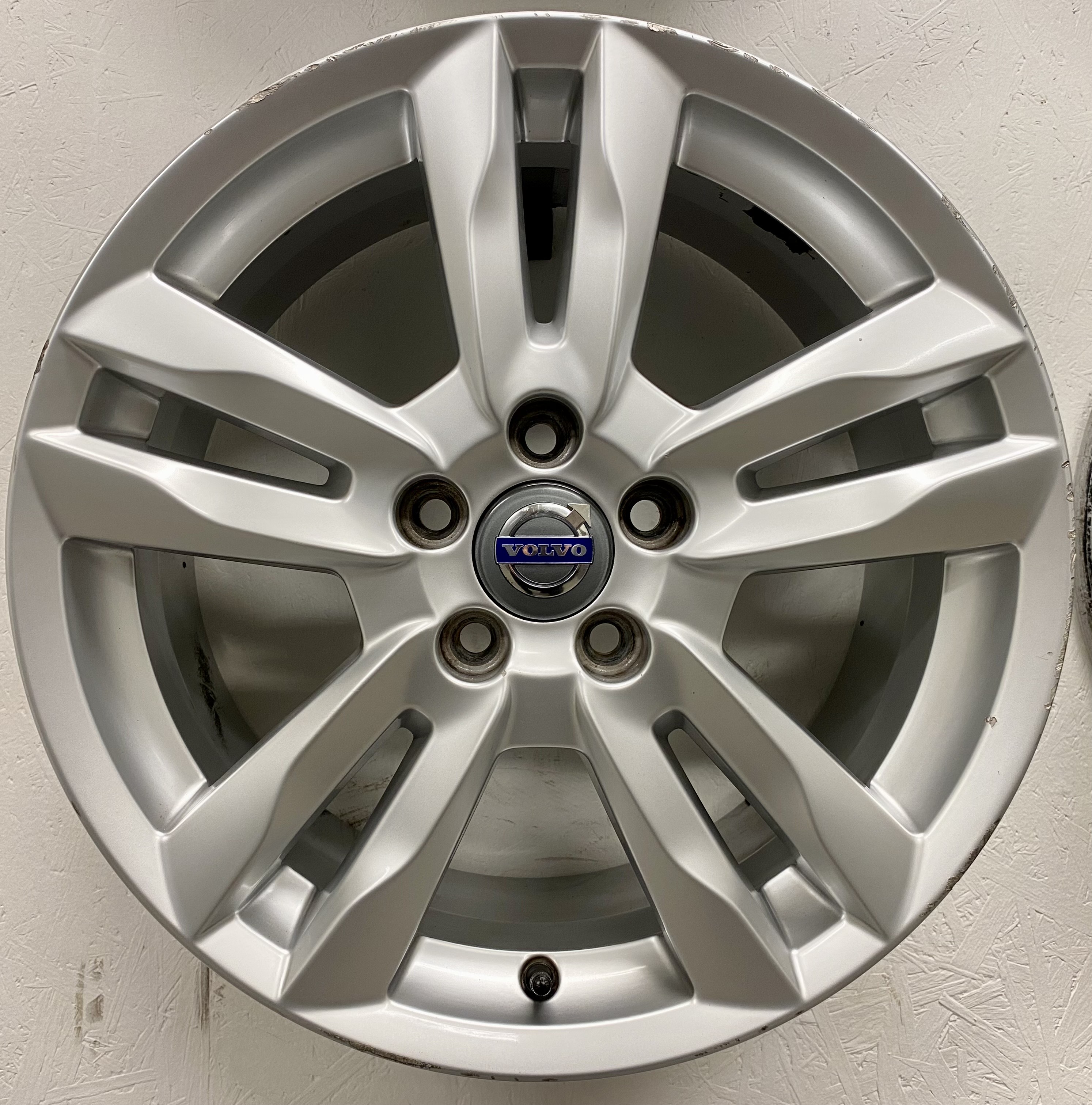BEGAGNAT | 4 st | 17" VOLVO NJORD S60 V60 S80 V70 V40 S40 V50 C30 C70 31200603 ALUFÄLGAR | 5x108 8x17 ET55 63.4 - 8