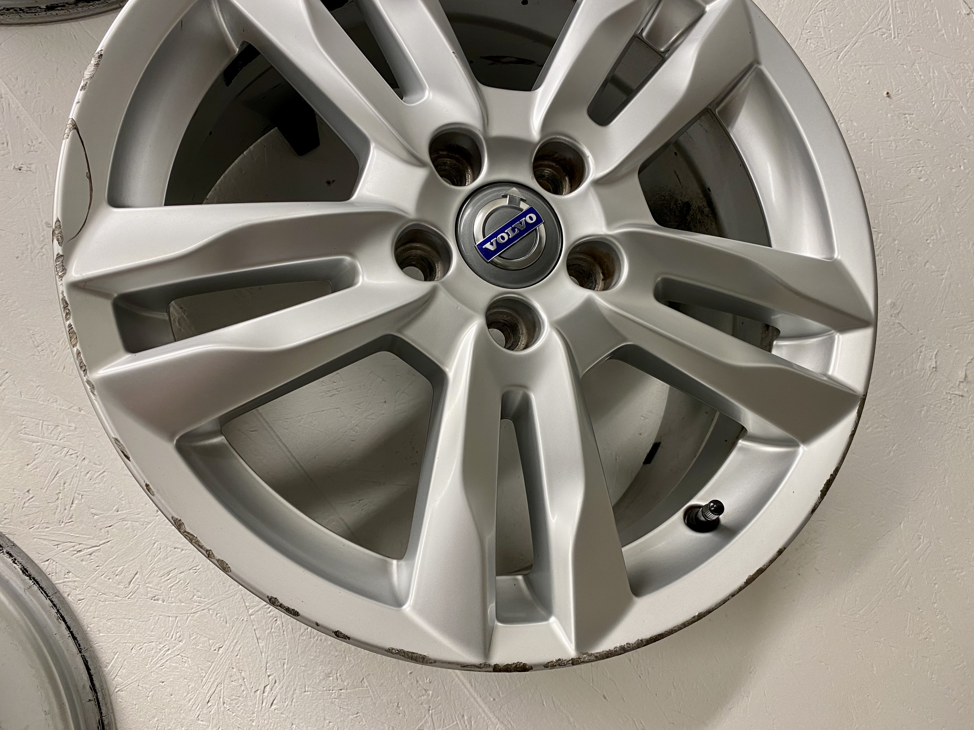 BEGAGNAT | 4 st | 17" VOLVO NJORD S60 V60 S80 V70 V40 S40 V50 C30 C70 31200603 ALUFÄLGAR | 5x108 8x17 ET55 63.4 - 7