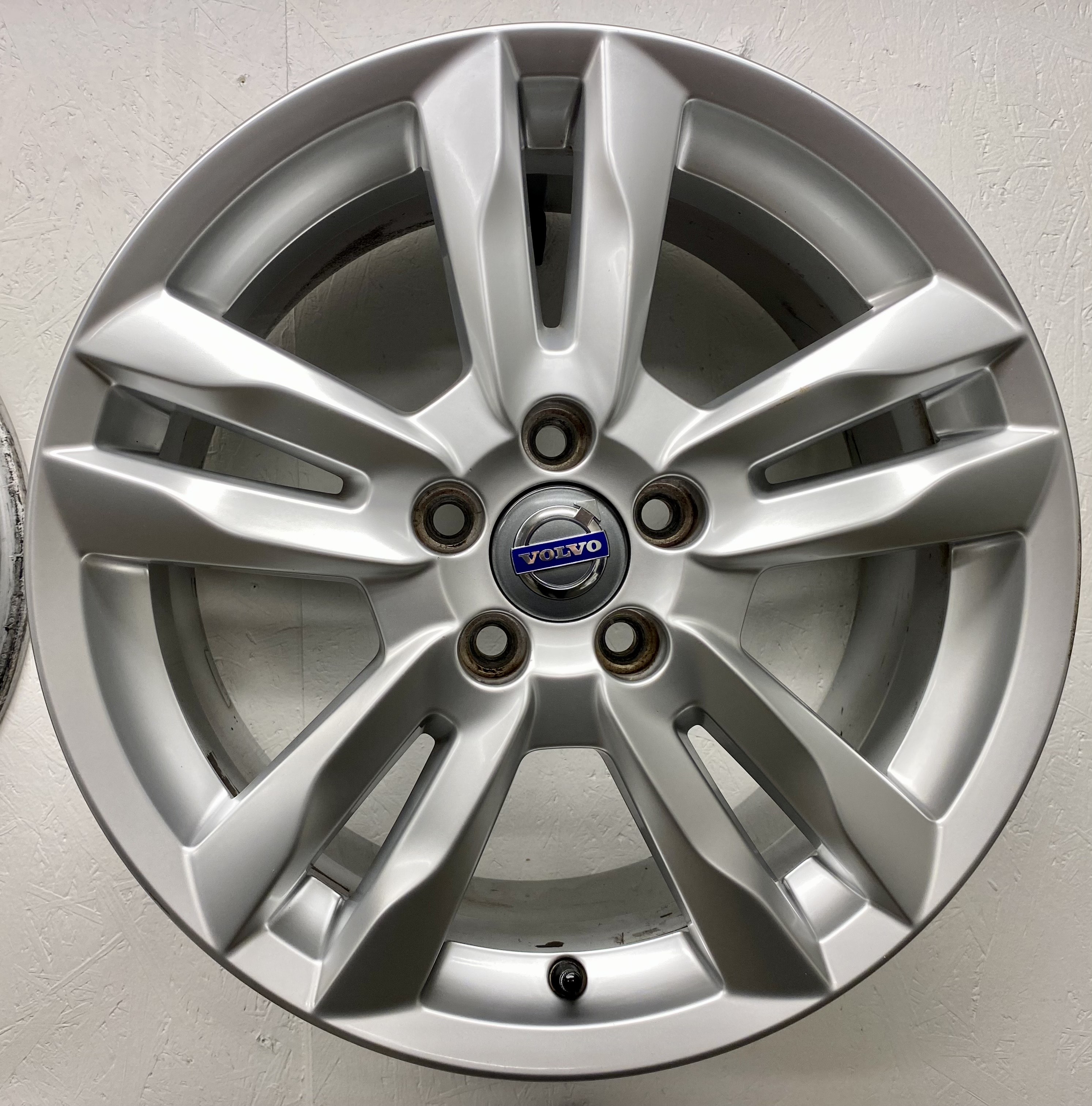 BEGAGNAT | 4 st | 17" VOLVO NJORD S60 V60 S80 V70 V40 S40 V50 C30 C70 31200603 ALUFÄLGAR | 5x108 8x17 ET55 63.4 - 3