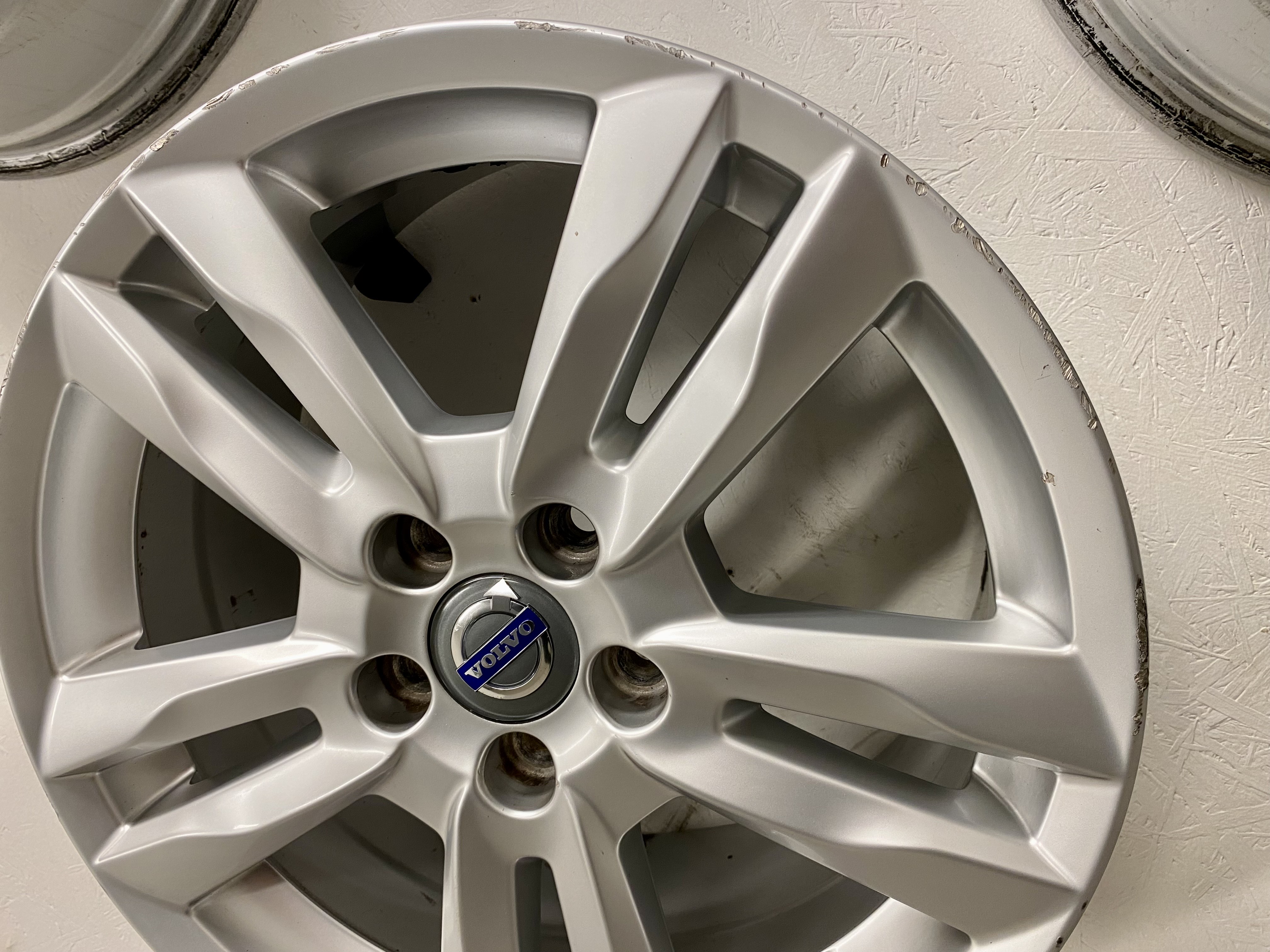 BEGAGNAT | 4 st | 17" VOLVO NJORD S60 V60 S80 V70 V40 S40 V50 C30 C70 31200603 ALUFÄLGAR | 5x108 8x17 ET55 63.4 - 9