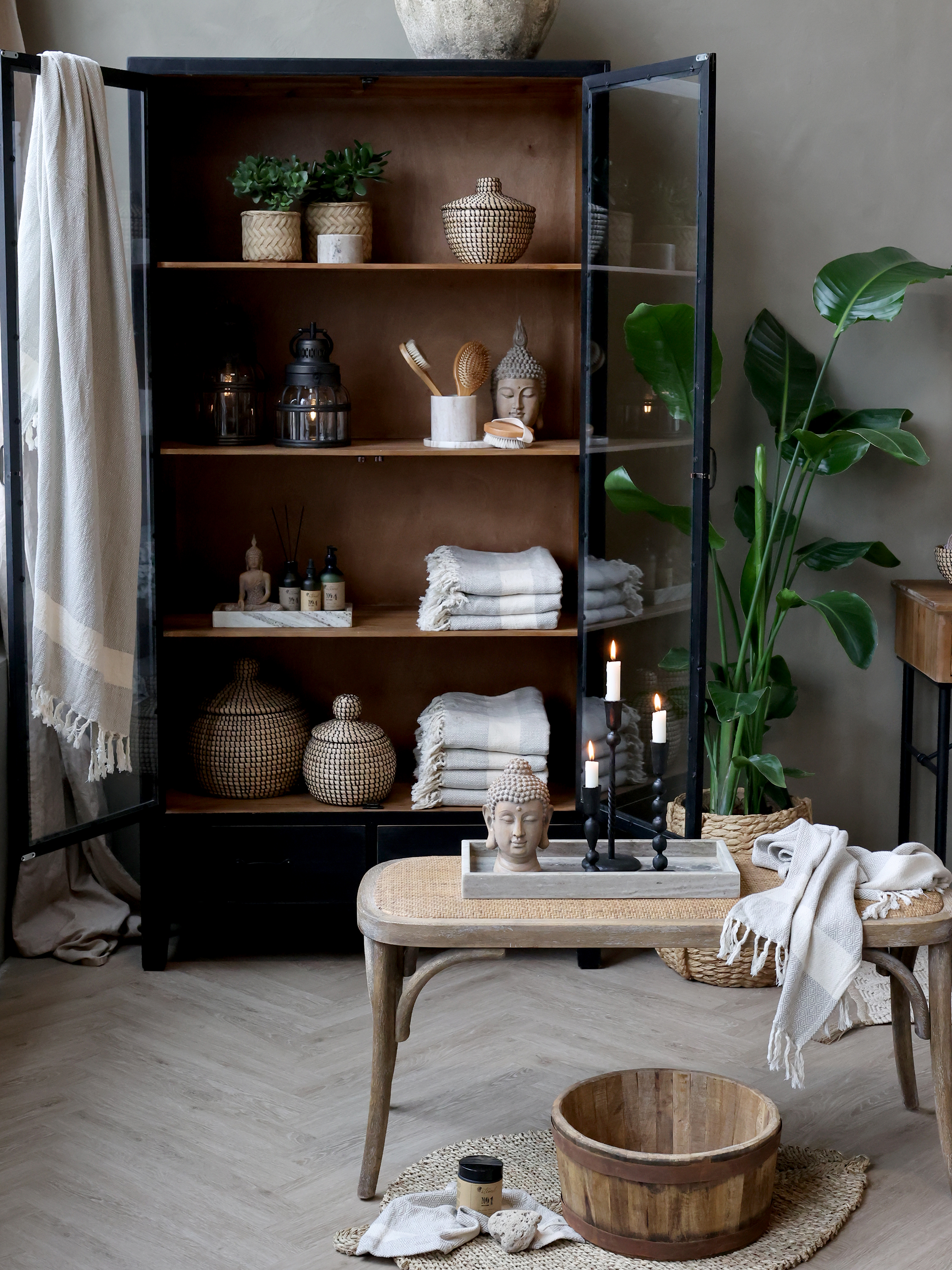 Rottingbänk i fransk stil från Chic Antique