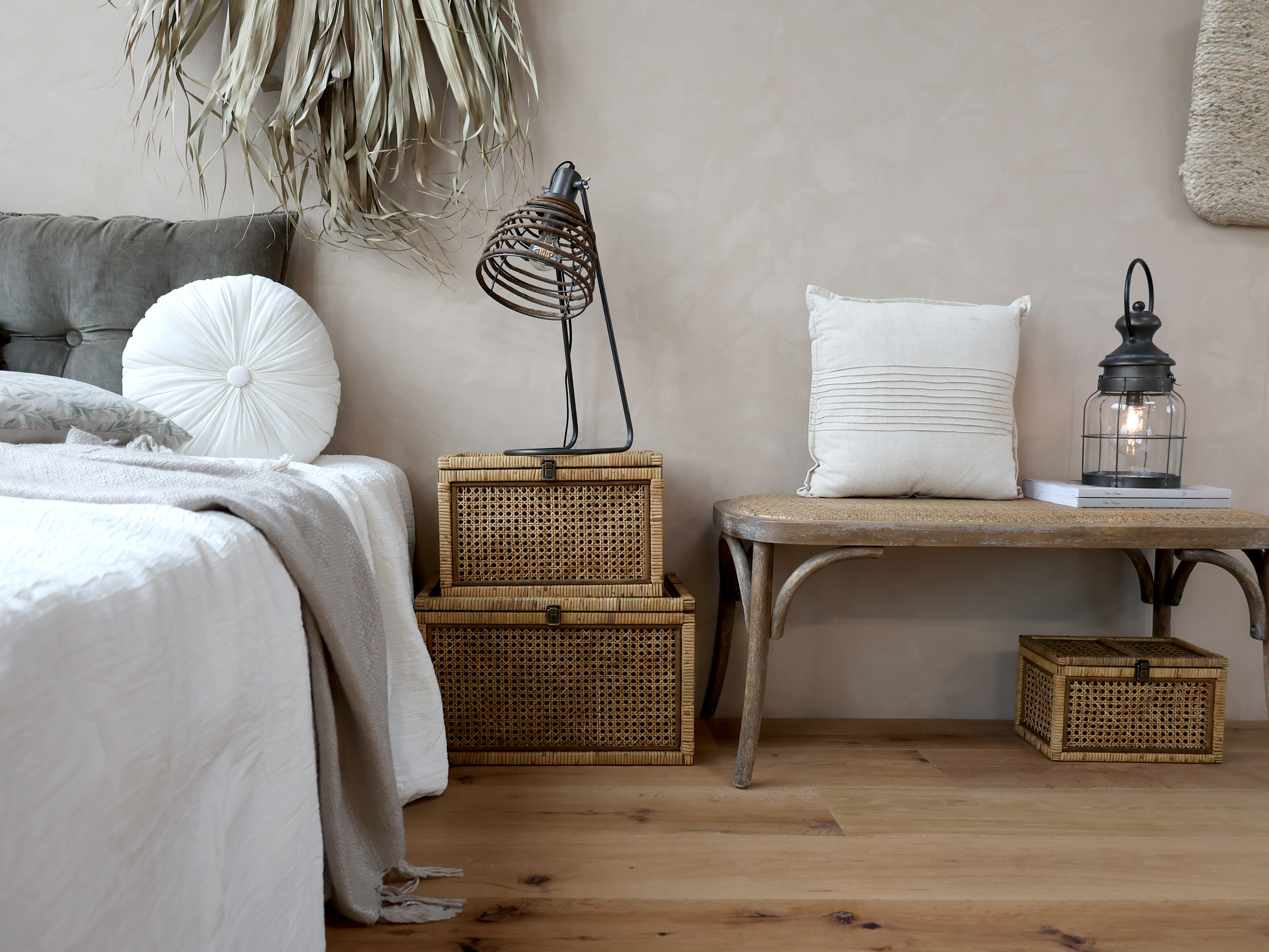 Rottingbänk i fransk stil från Chic Antique