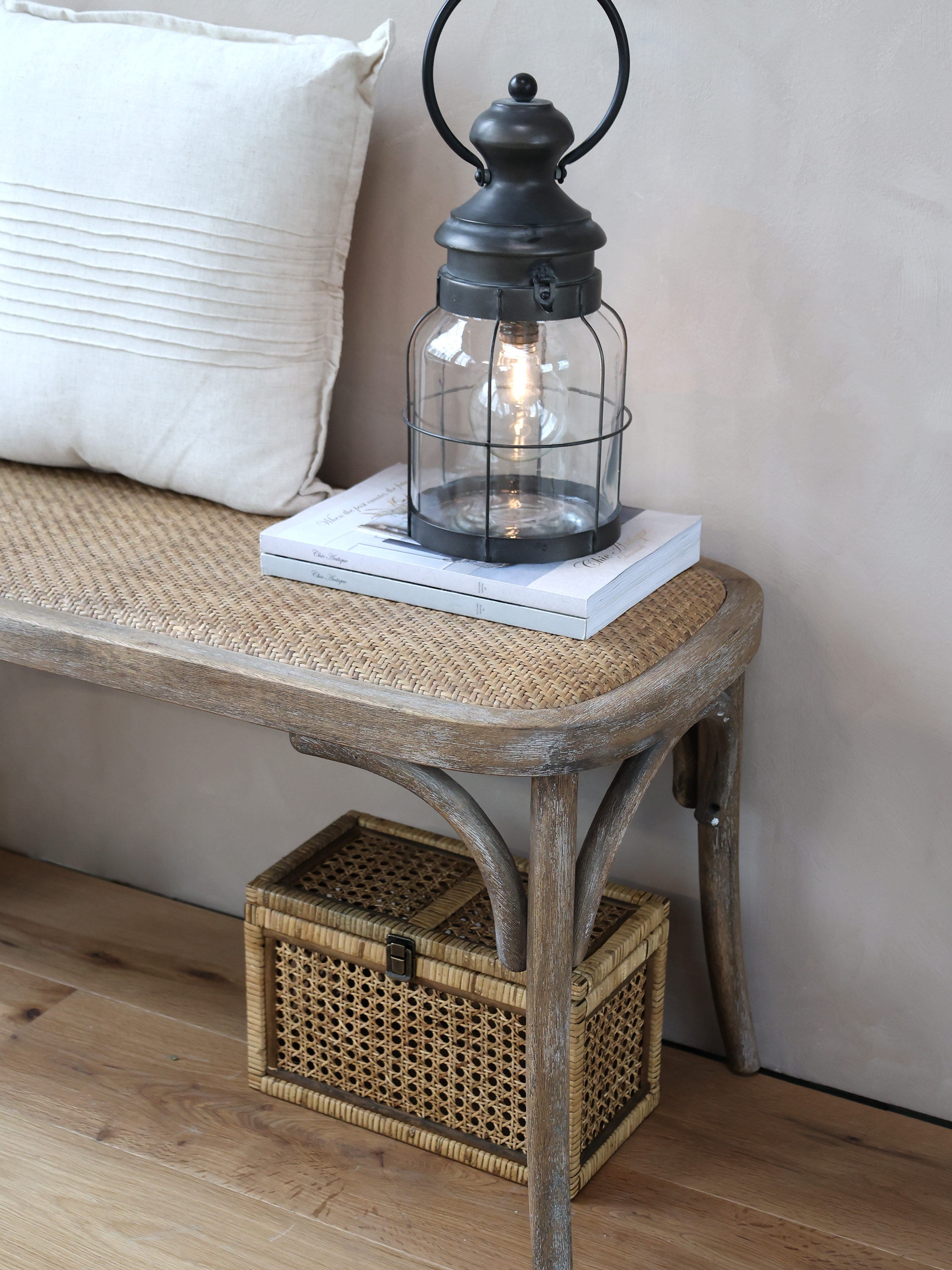 Rottingbänk i fransk stil från Chic Antique