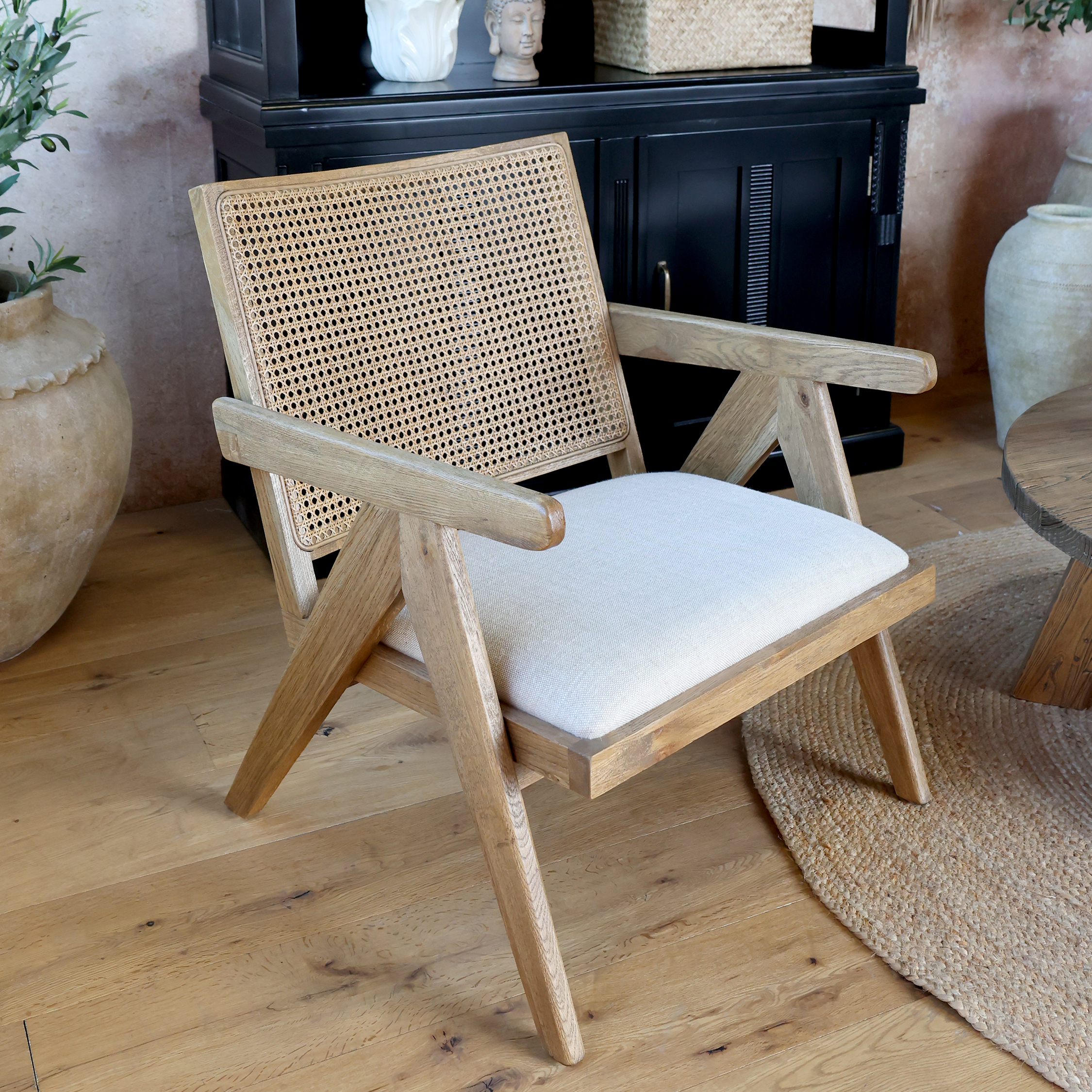 Loungefåtölj med rottingrygg i fransk vintagestil, från Chic Antique