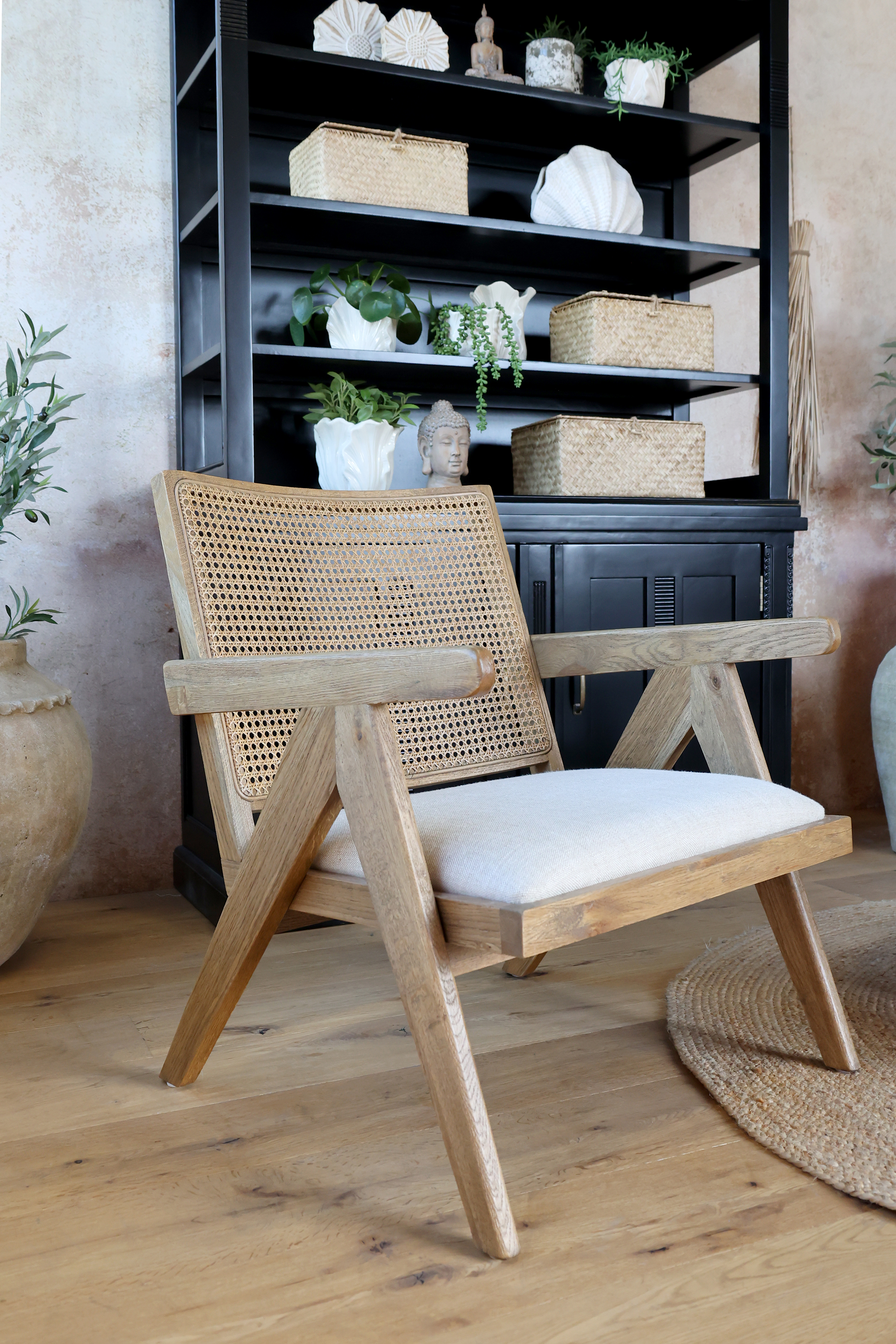 Loungefåtölj med rottingrygg i fransk vintagestil, från Chic Antique