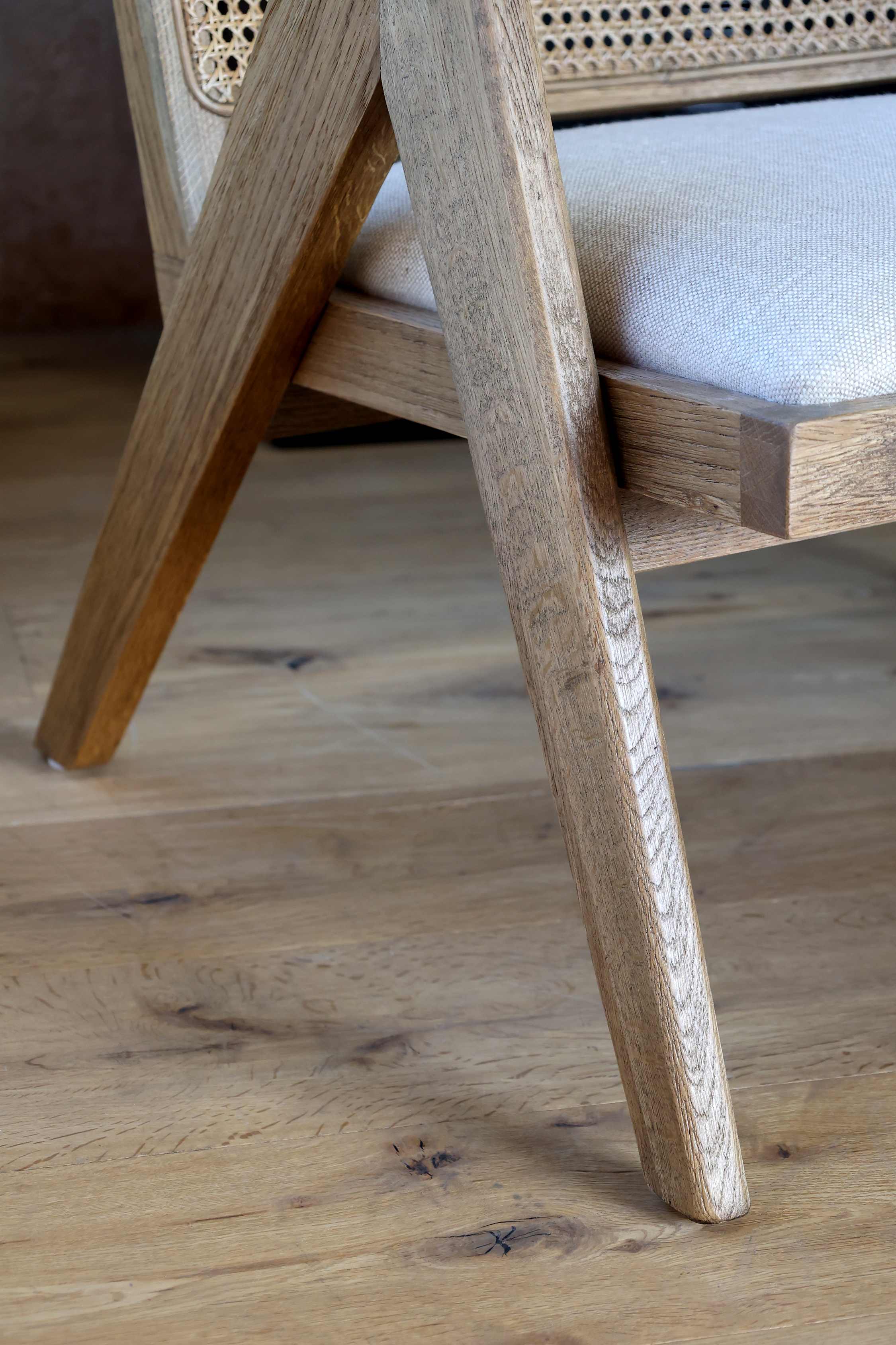 Loungefåtölj med rottingrygg i fransk vintagestil, från Chic Antique