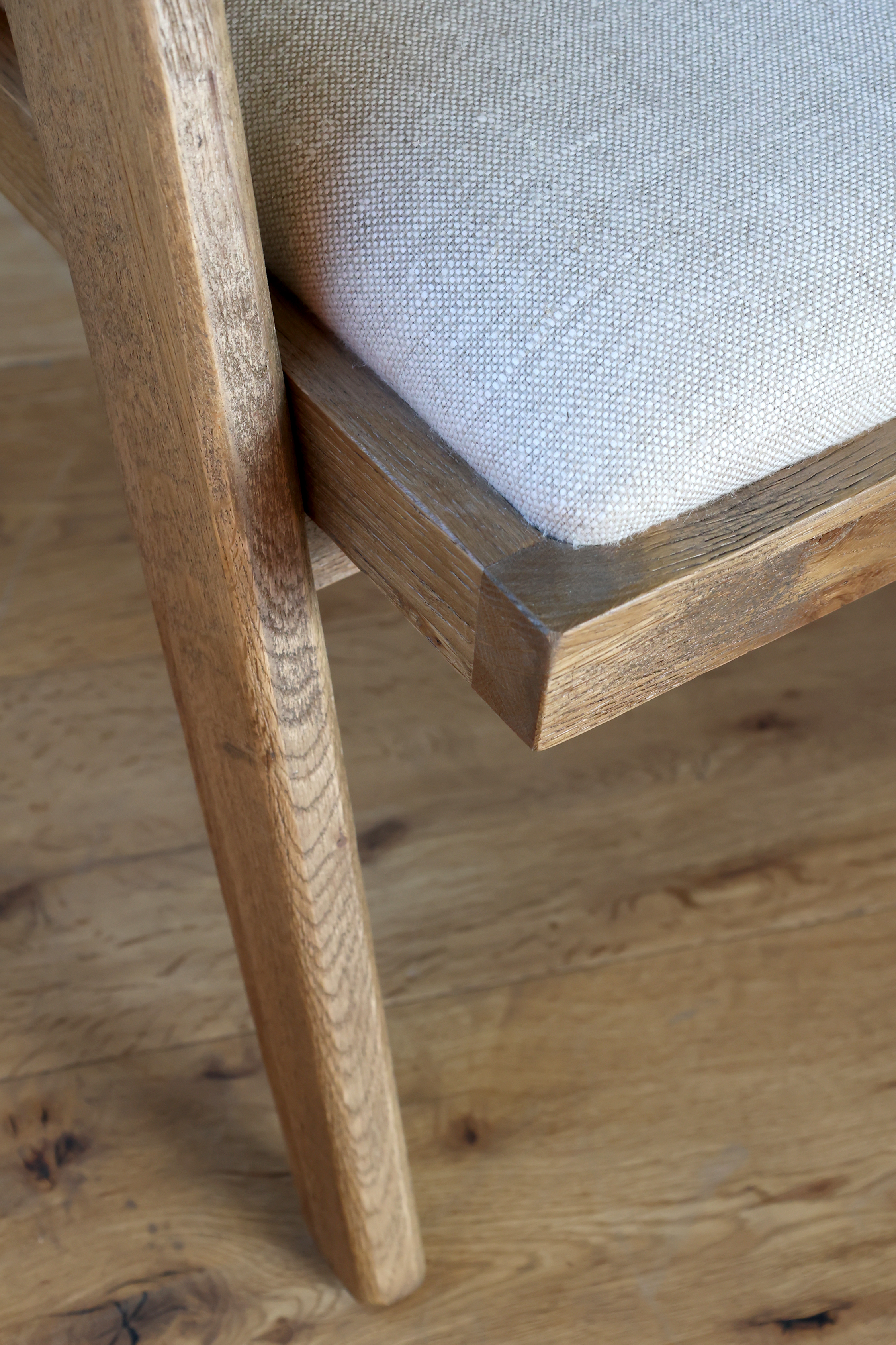 Loungefåtölj med rottingrygg i fransk vintagestil, från Chic Antique