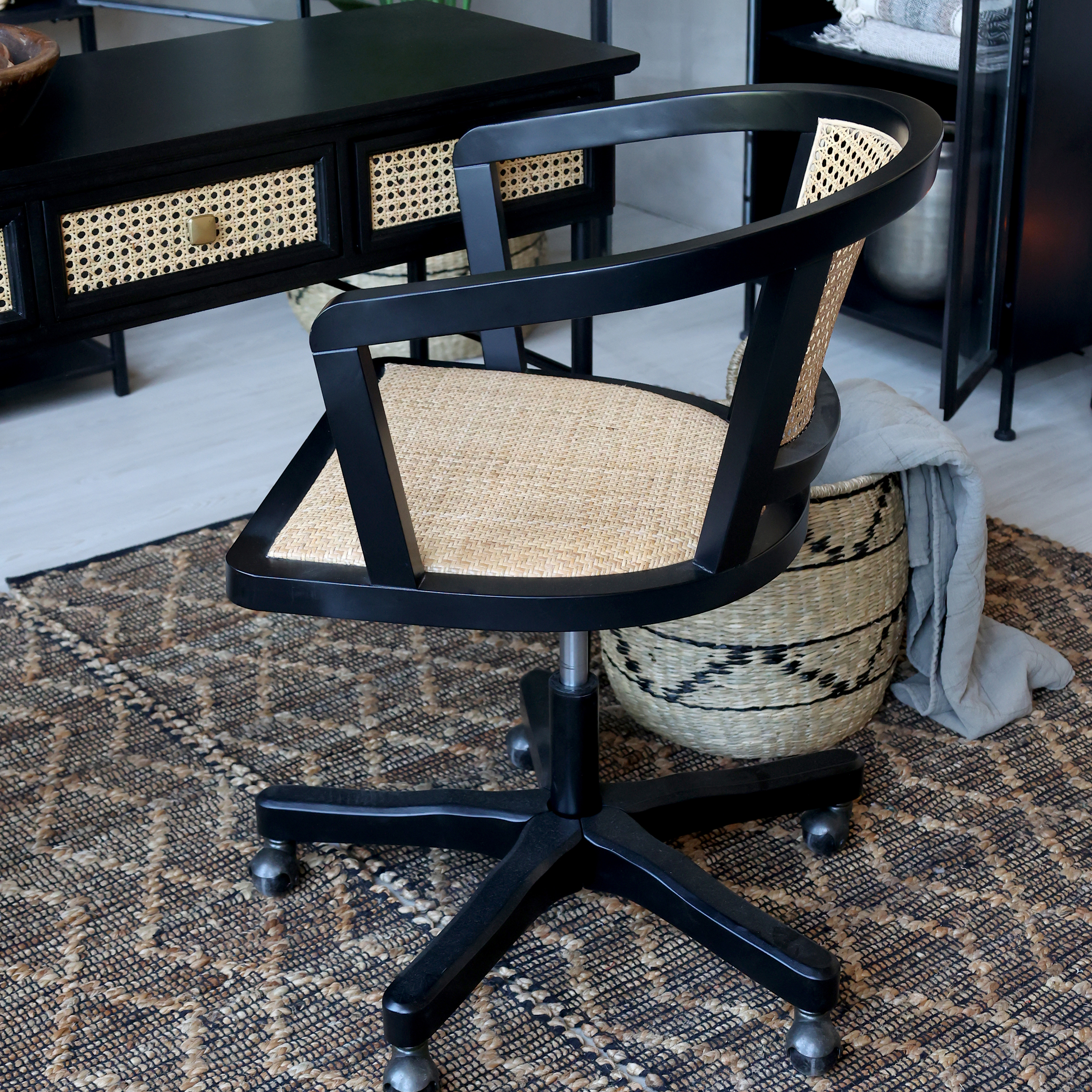 Svart snurrstol i fransk stil, från Chic Antique