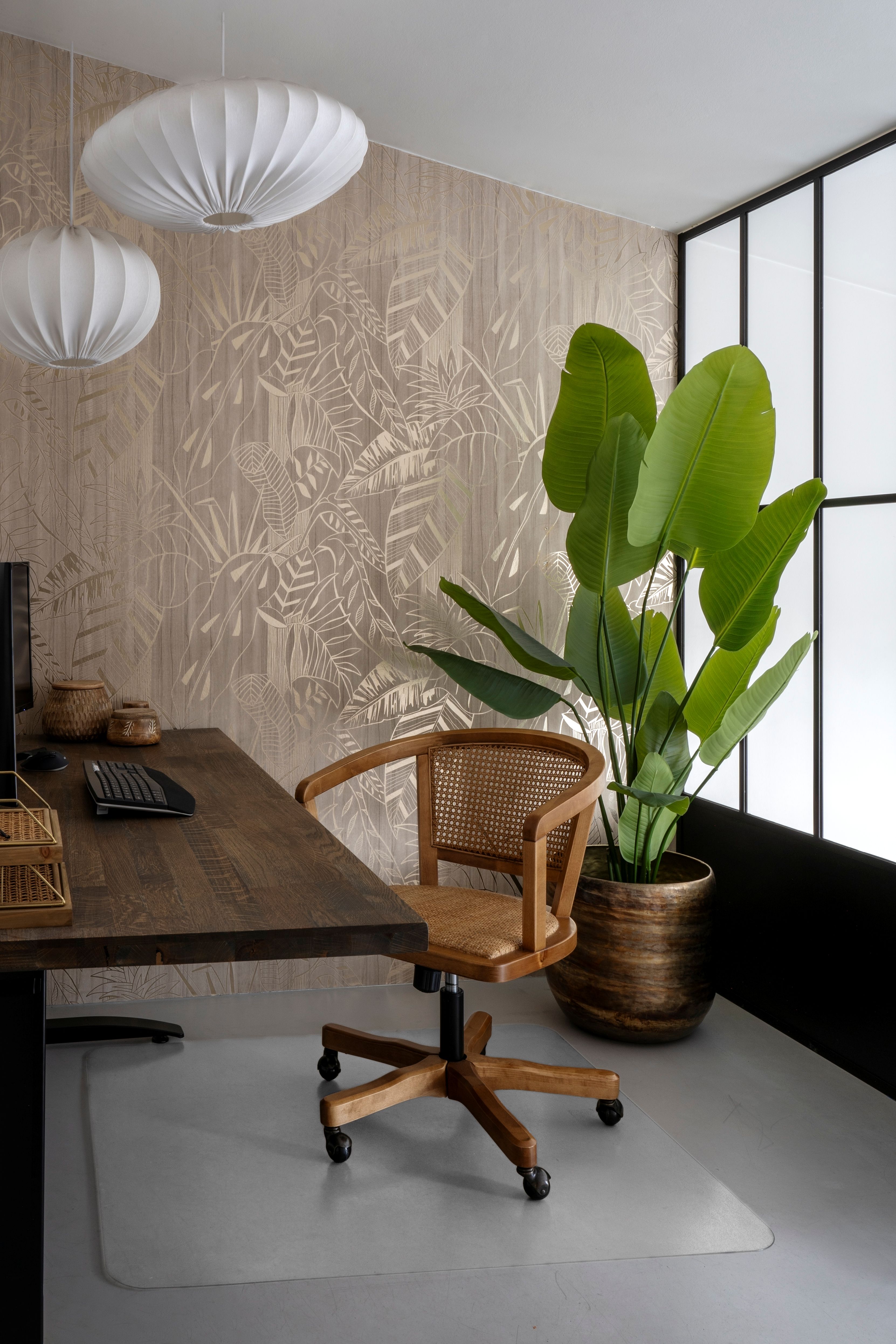Naturfärgad snurrstol i fransk stil, från Chic Antique