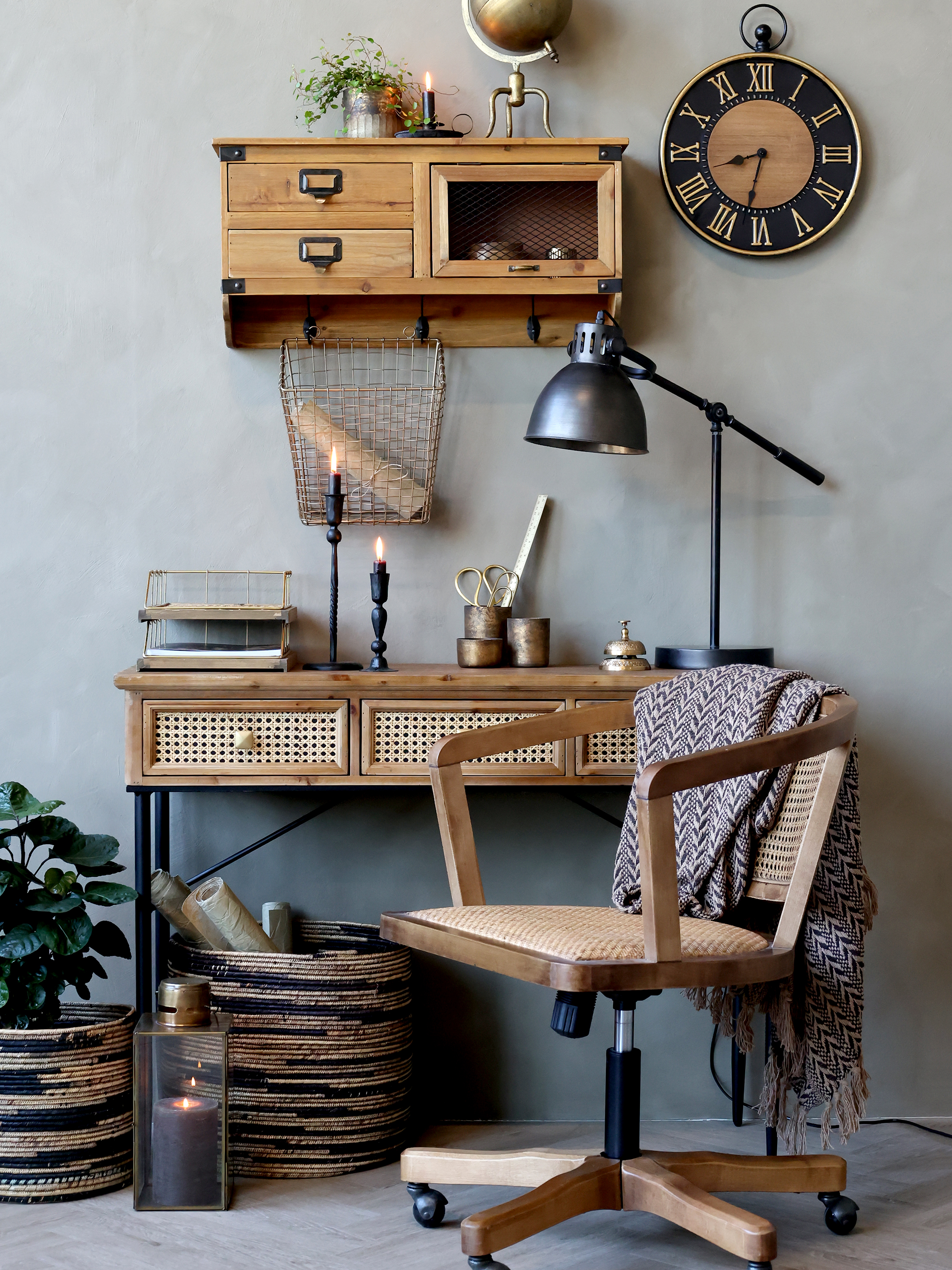 Naturfärgad snurrstol i fransk stil, från Chic Antique