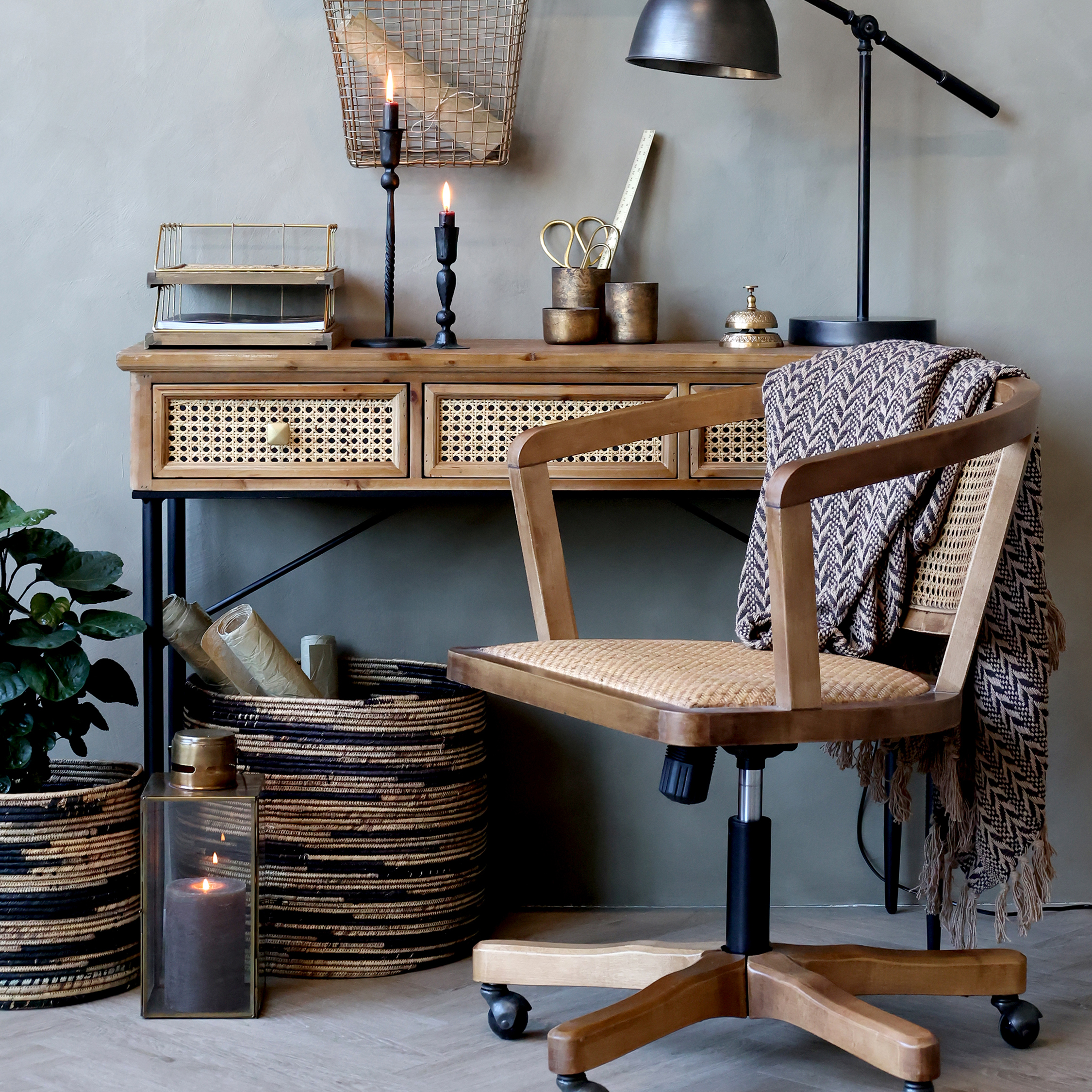 Naturfärgad snurrstol i fransk stil, från Chic Antique