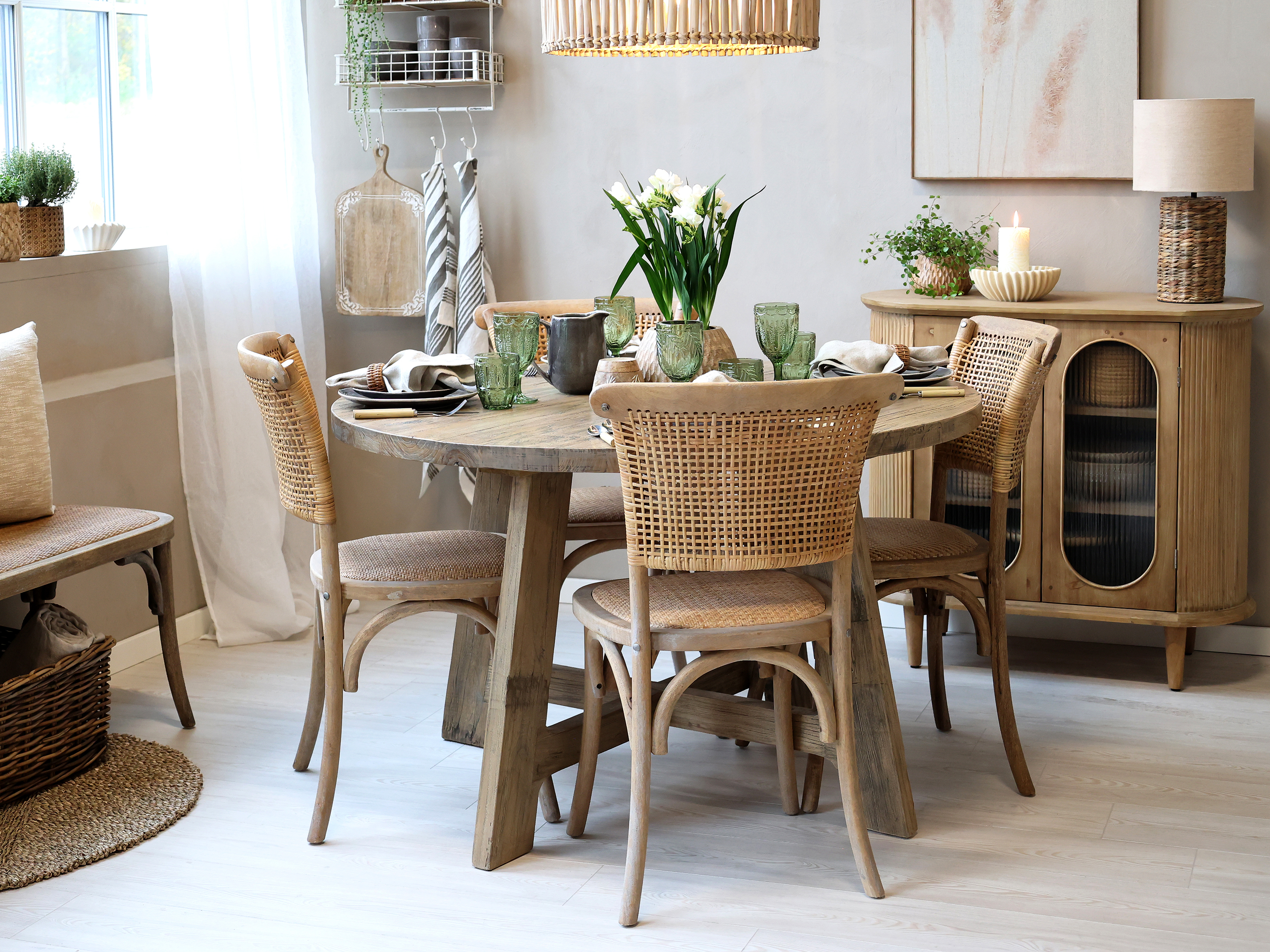 Matstol i rotting, fransk stil från Chic Antique