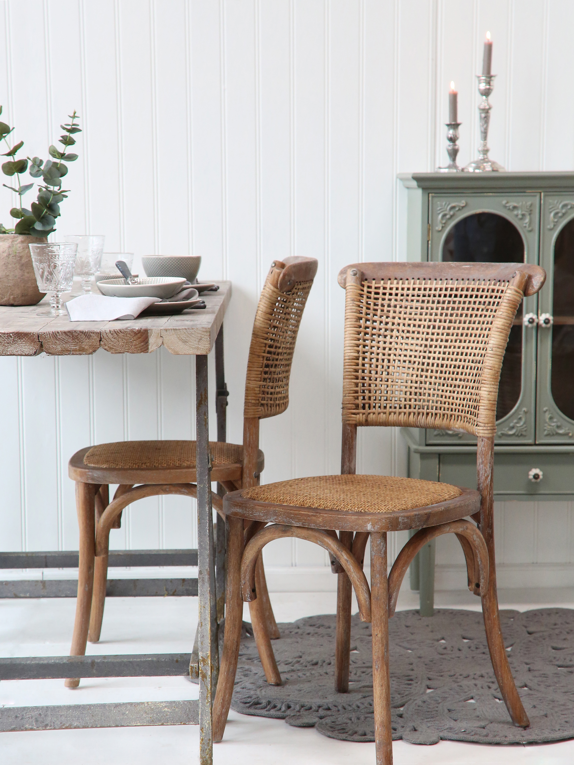 Matstol i rotting, fransk stil från Chic Antique