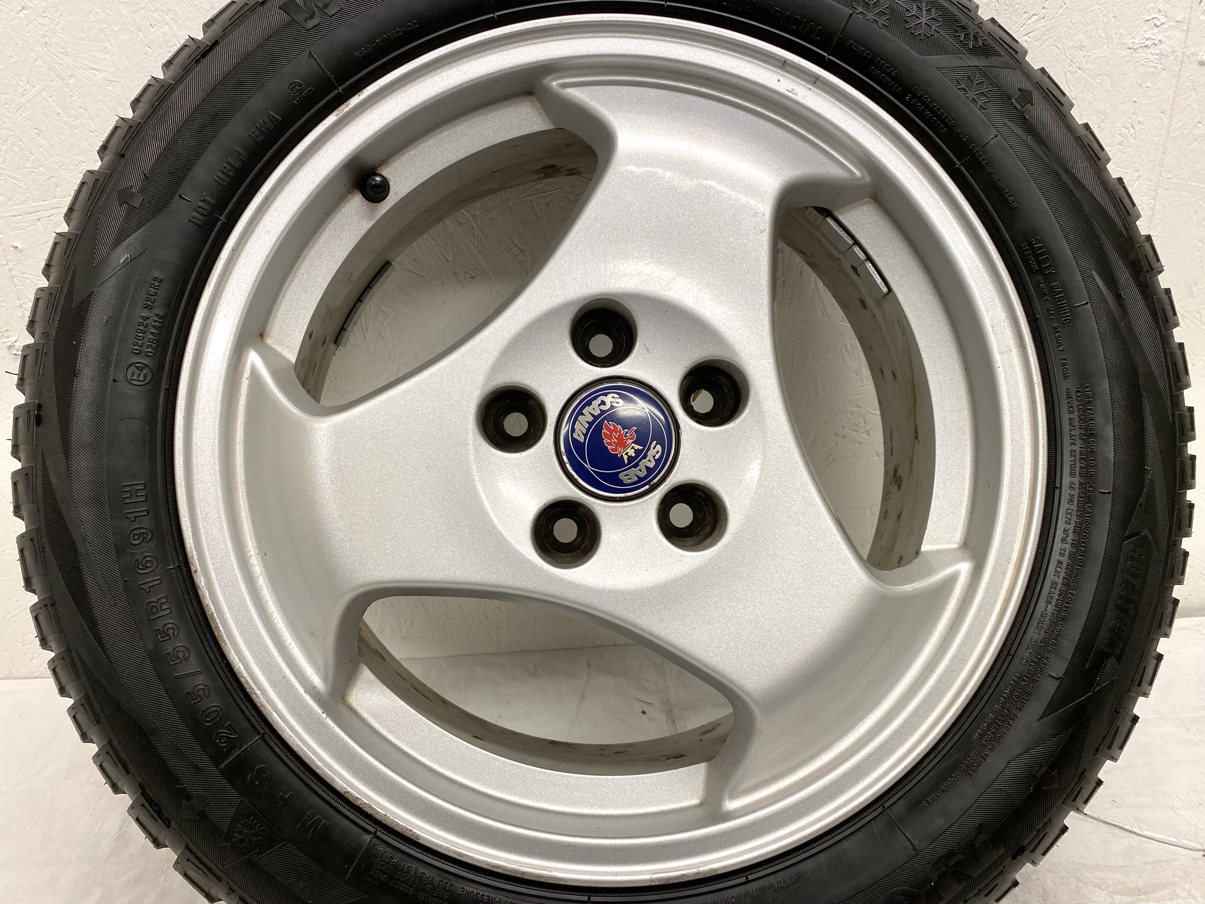 Kompletta Vinterhjul Friktion 4st | 16" SAAB 9-5 9-3 ALU26 4566055 5x110 6.5x16 ET49 65.1 | 205/55 R16 91H Winter Safe | V14-2017 | 8|8|8|8 mm - 4