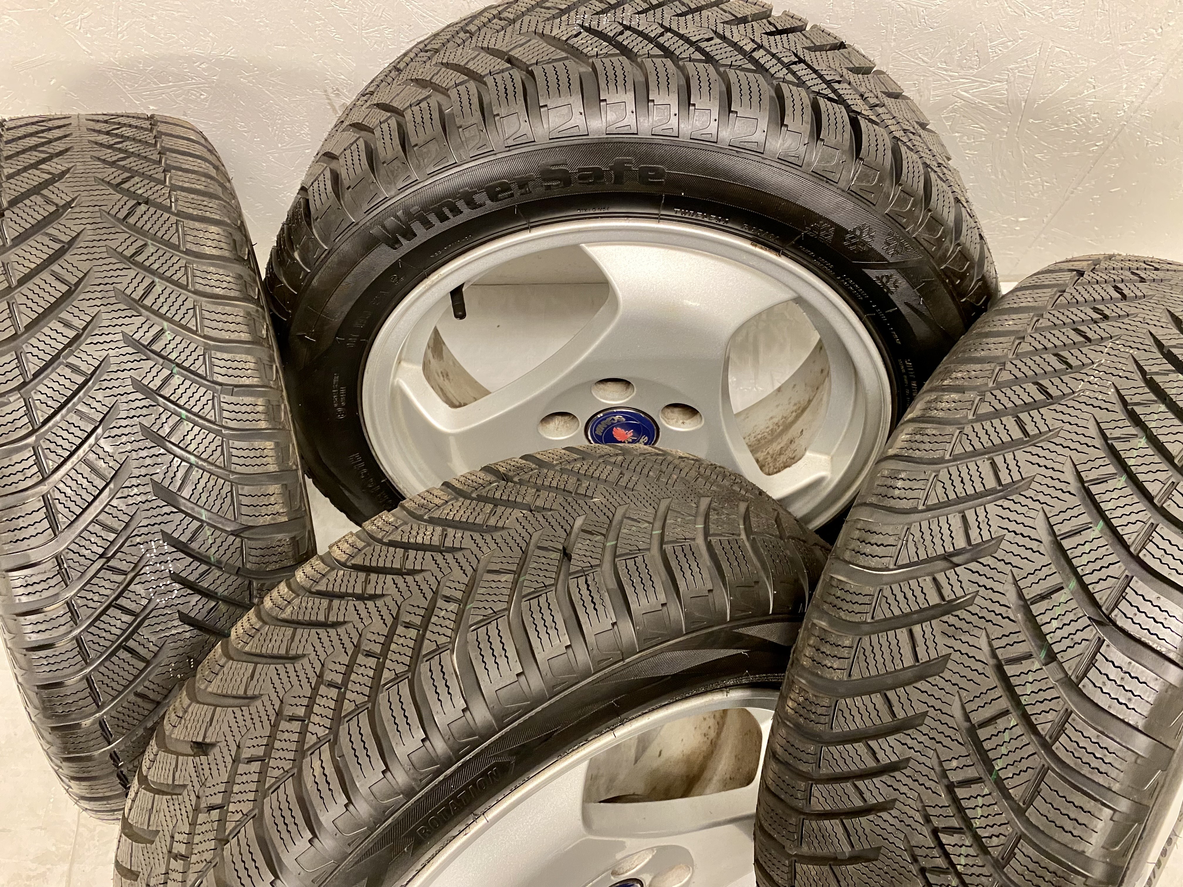 Kompletta Vinterhjul Friktion 4st | 16" SAAB 9-5 9-3 ALU26 4566055 5x110 6.5x16 ET49 65.1 | 205/55 R16 91H Winter Safe | V14-2017 | 8|8|8|8 mm - 2