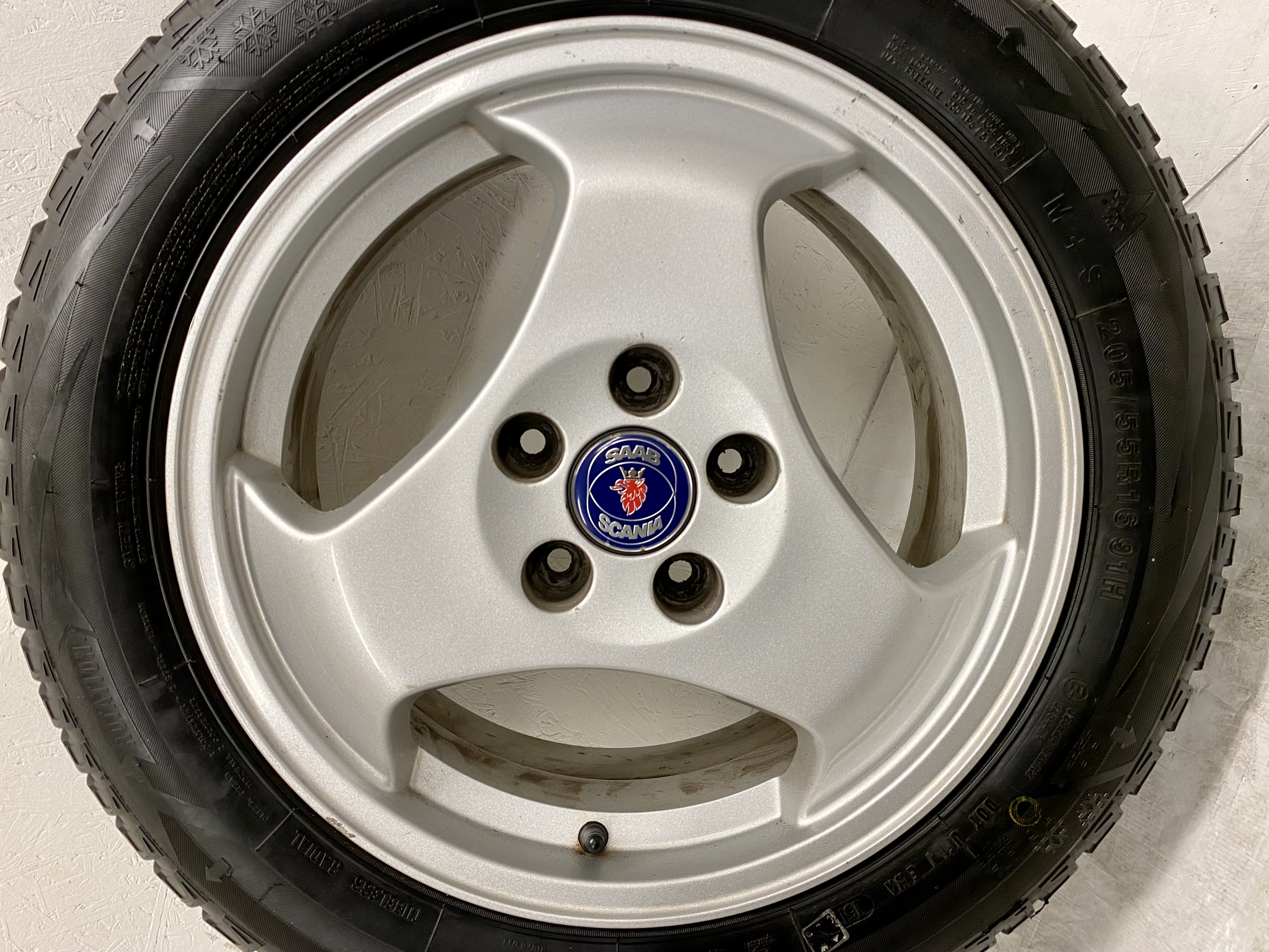 Kompletta Vinterhjul Friktion 4st | 16" SAAB 9-5 9-3 ALU26 4566055 5x110 6.5x16 ET49 65.1 | 205/55 R16 91H Winter Safe | V14-2017 | 8|8|8|8 mm - 6