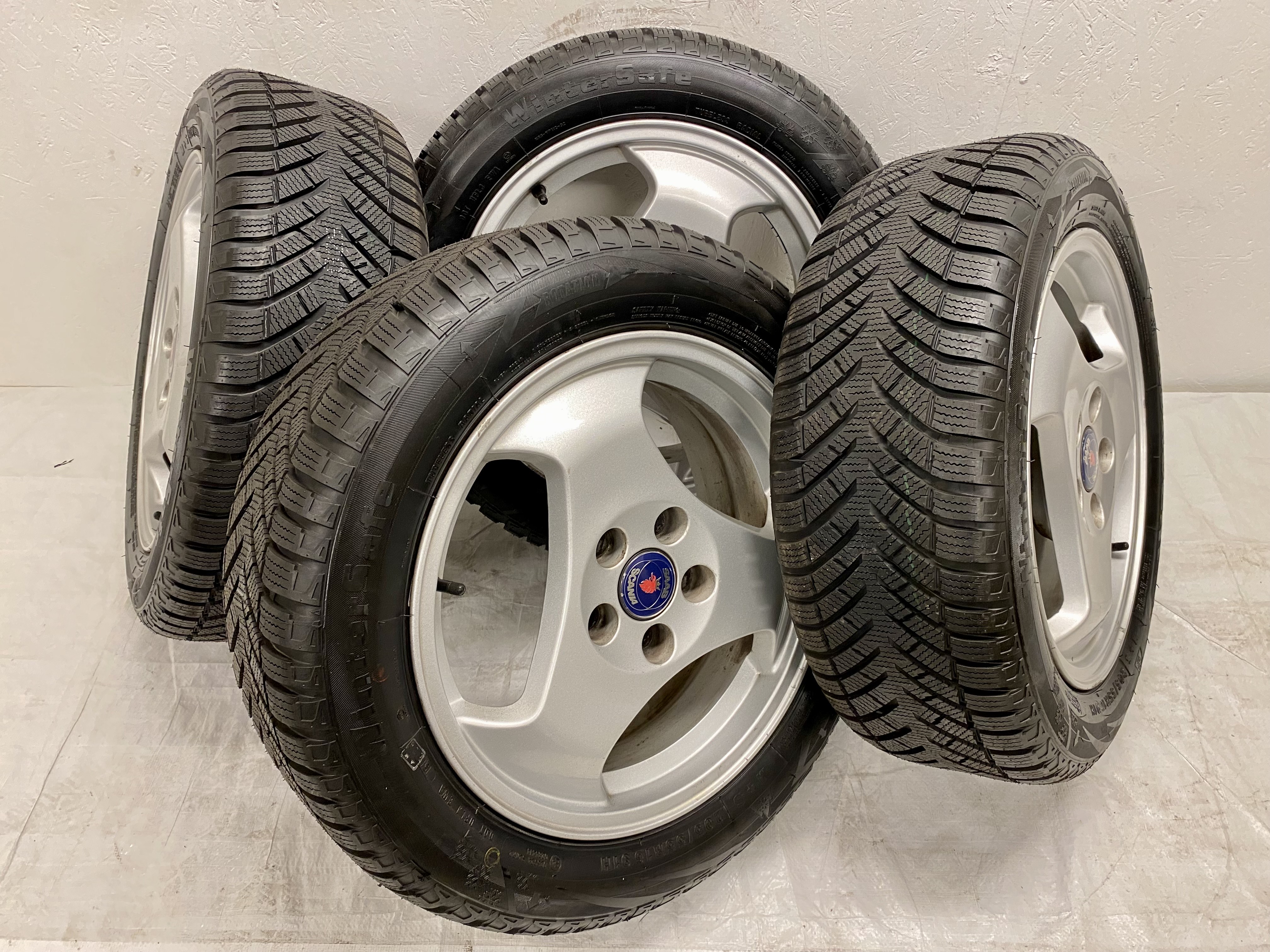 Kompletta Vinterhjul Friktion 4st | 16" SAAB 9-5 9-3 ALU26 4566055 5x110 6.5x16 ET49 65.1 | 205/55 R16 91H Winter Safe | V14-2017 | 8|8|8|8 mm