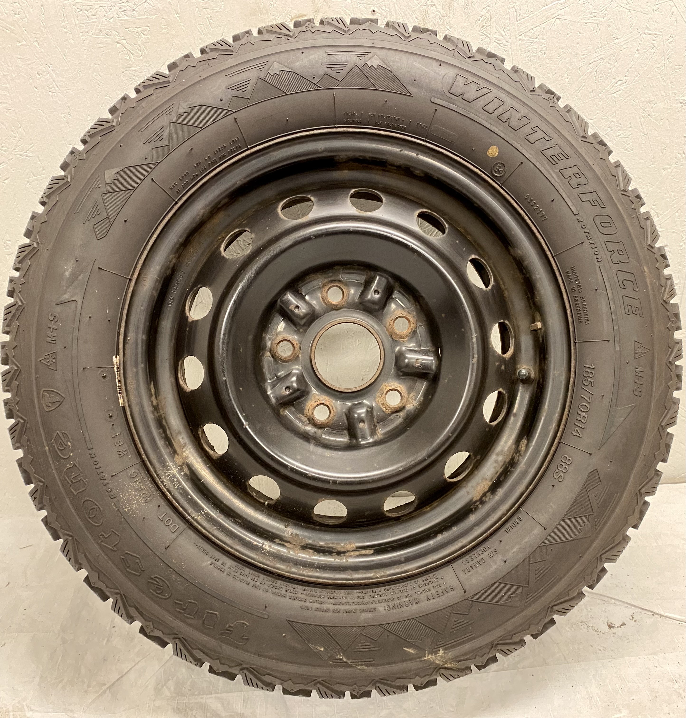 Kompletta Vinterhjul DUBB | 14" Plåtfälgar 5x114.3 6x14 ET?? 60.1 | 185/70 R14 88S Firestone Winter Force | V19-2012 | 7|7|8|8 mm - 5