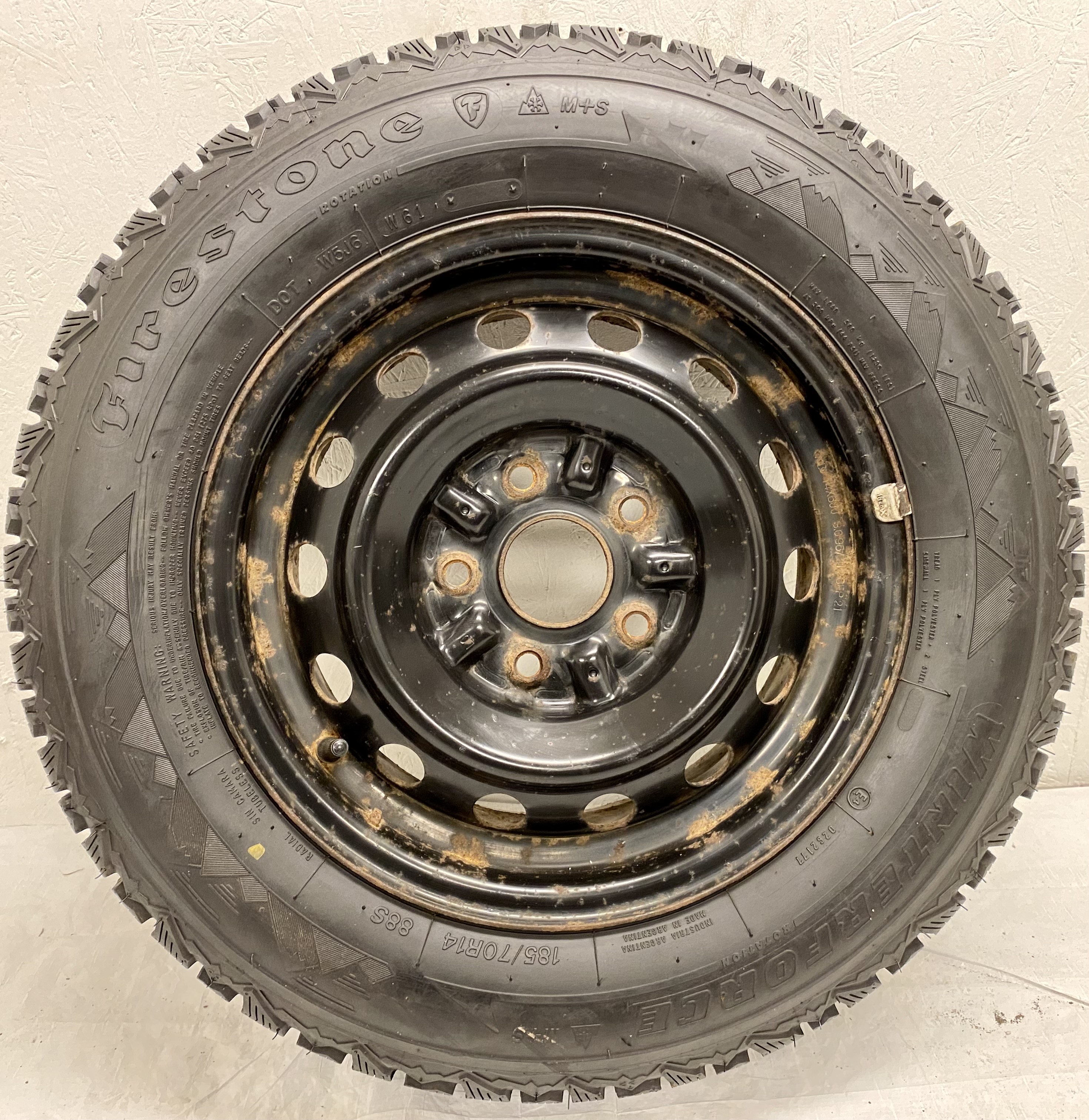 Kompletta Vinterhjul DUBB | 14" Plåtfälgar 5x114.3 6x14 ET?? 60.1 | 185/70 R14 88S Firestone Winter Force | V19-2012 | 7|7|8|8 mm - 4