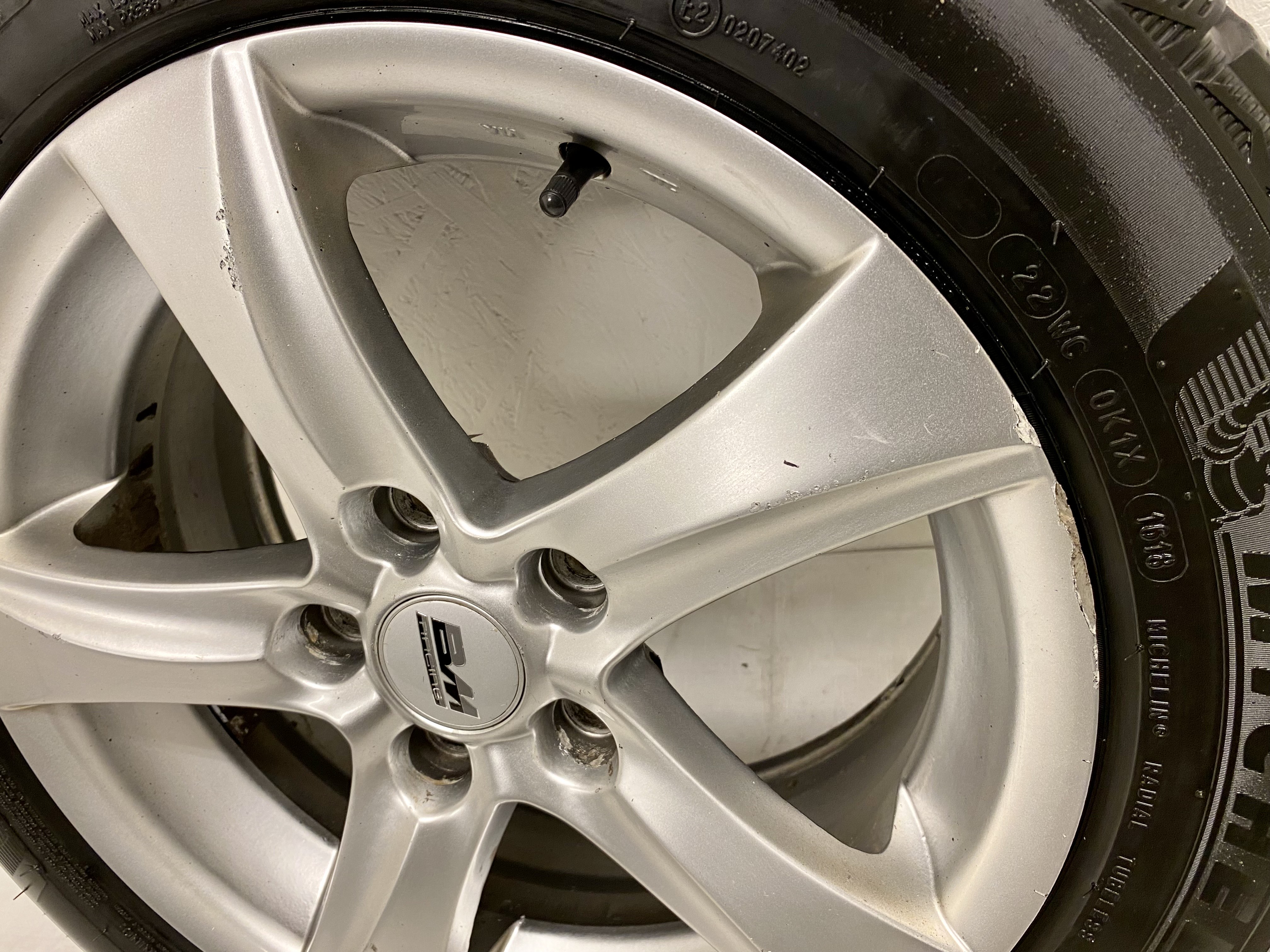 Kompletta Vinterhjul DUBB | 16" BM Racing 5x114.3 7x16 ET45 73.1 | 2 st 205/55 R16 94T XL Michelin X-Ice Nort 4 | V16-2018 | 6|6 mm Bra Dubb + 2 st 205/55 R16 94T XL Michelin X-Ice Nort 3 | V31-2016 | 5|5 mm Slitna Dubb - 11