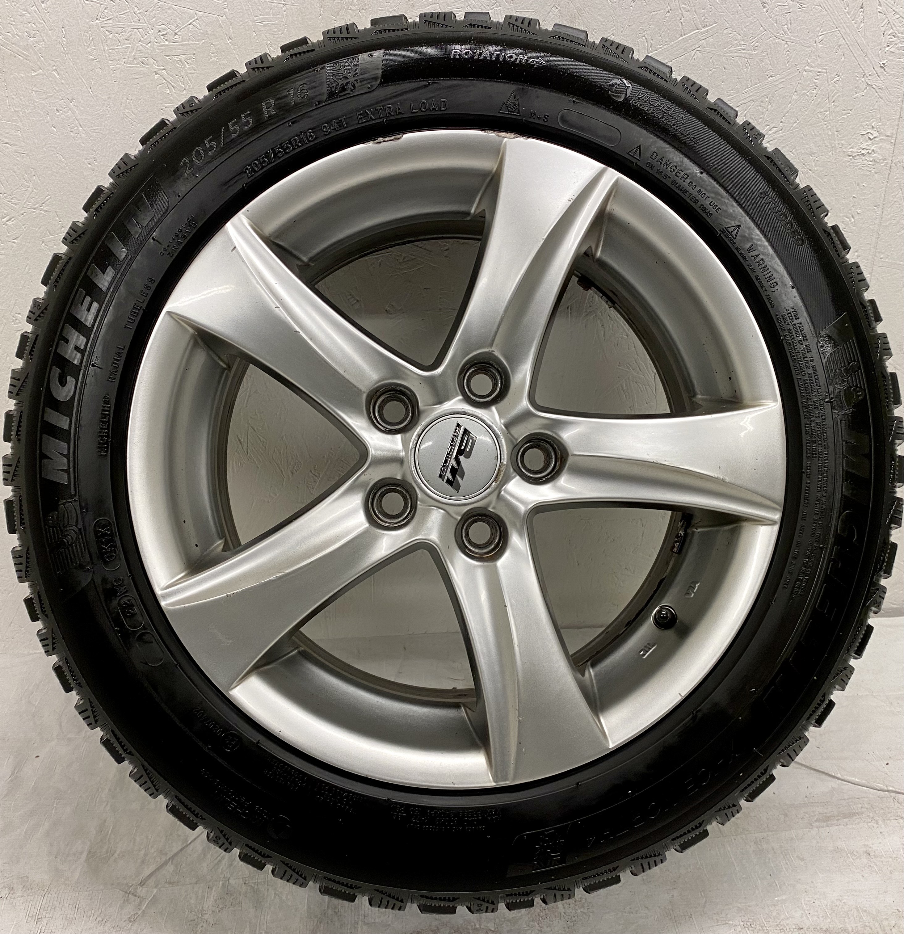 Kompletta Vinterhjul DUBB | 16" BM Racing 5x114.3 7x16 ET45 73.1 | 2 st 205/55 R16 94T XL Michelin X-Ice Nort 4 | V16-2018 | 6|6 mm Bra Dubb + 2 st 205/55 R16 94T XL Michelin X-Ice Nort 3 | V31-2016 | 5|5 mm Slitna Dubb - 12