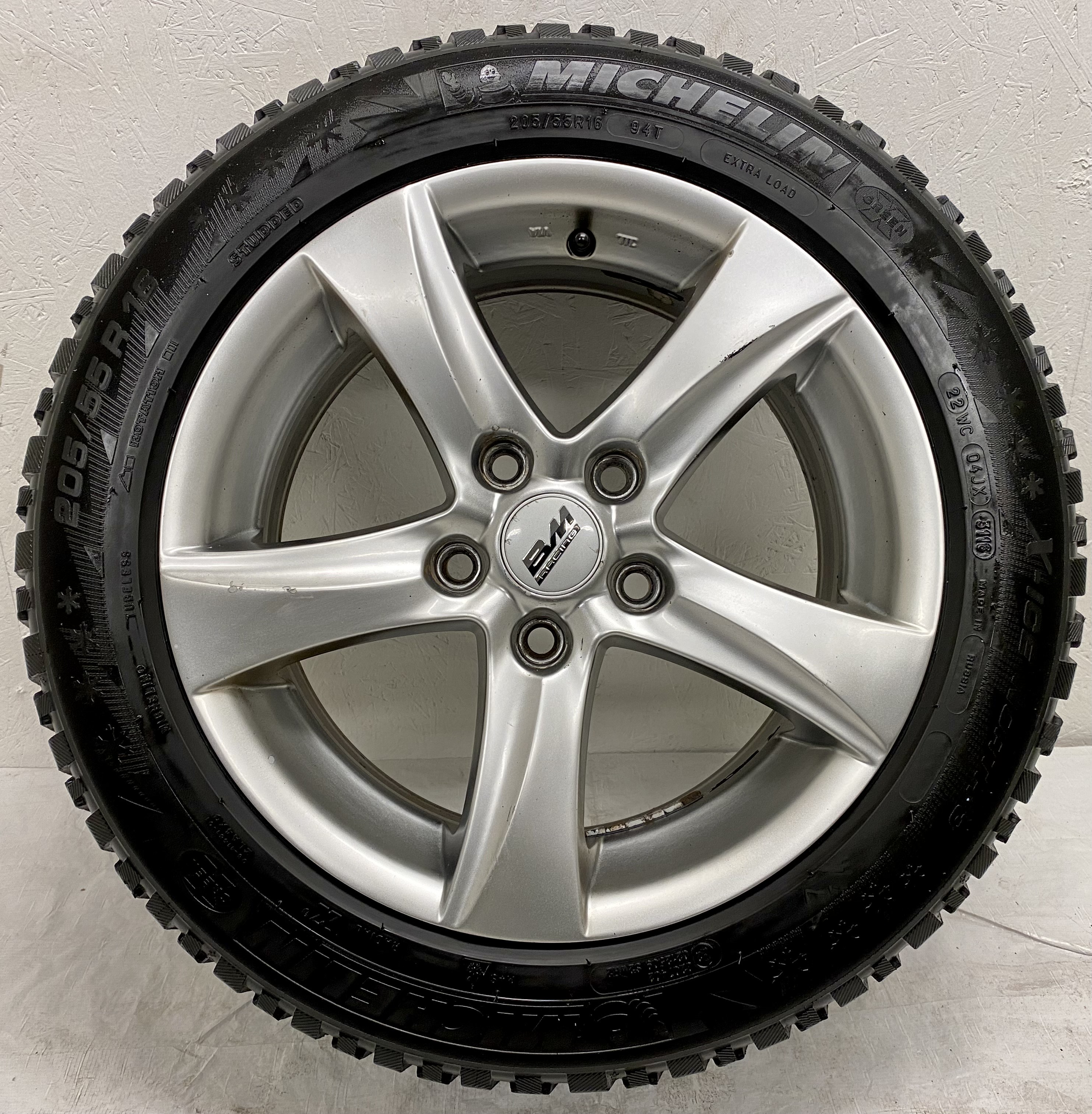 Kompletta Vinterhjul DUBB | 16" BM Racing 5x114.3 7x16 ET45 73.1 | 2 st 205/55 R16 94T XL Michelin X-Ice Nort 4 | V16-2018 | 6|6 mm Bra Dubb + 2 st 205/55 R16 94T XL Michelin X-Ice Nort 3 | V31-2016 | 5|5 mm Slitna Dubb - 5