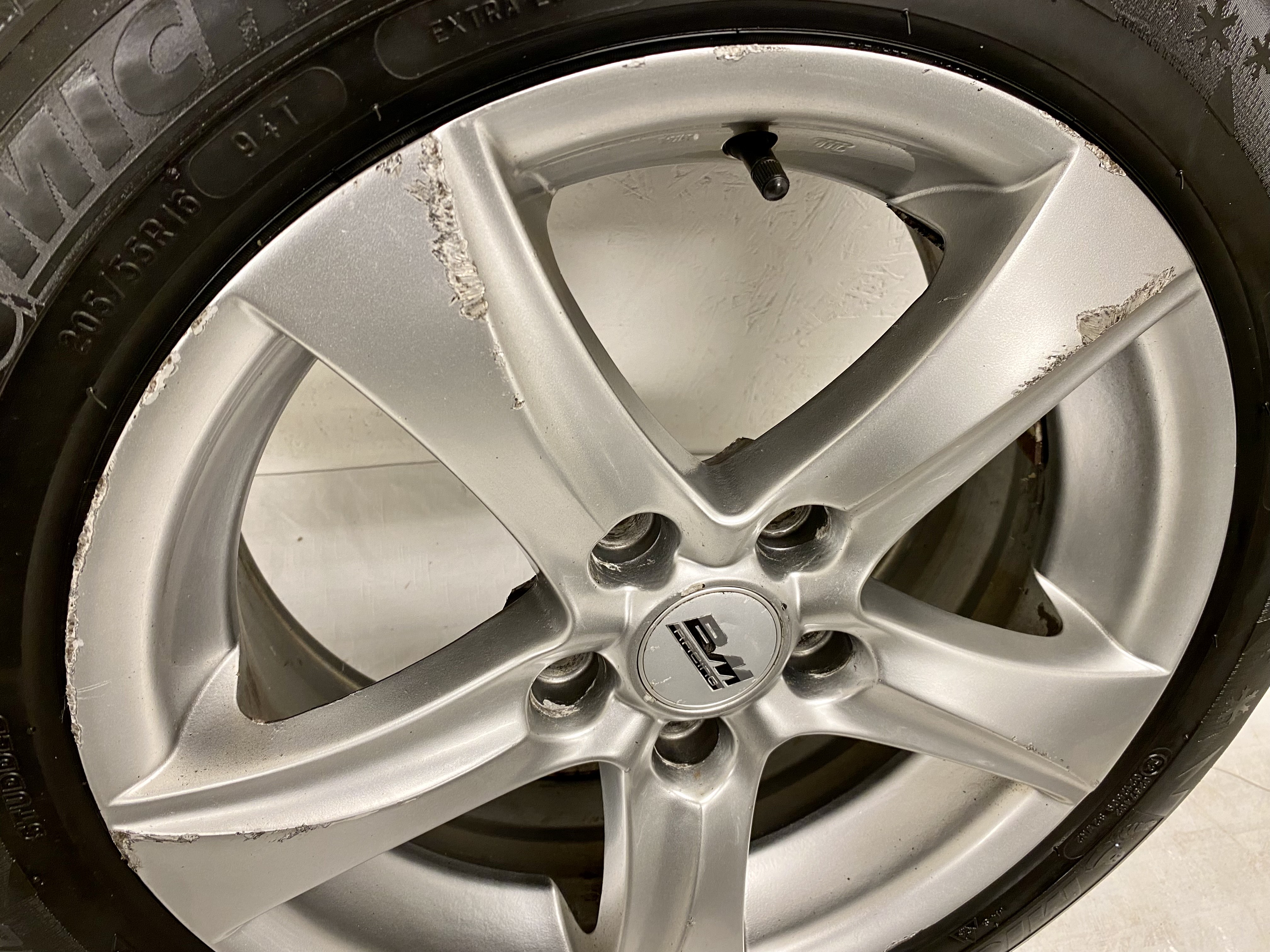 Kompletta Vinterhjul DUBB | 16" BM Racing 5x114.3 7x16 ET45 73.1 | 2 st 205/55 R16 94T XL Michelin X-Ice Nort 4 | V16-2018 | 6|6 mm Bra Dubb + 2 st 205/55 R16 94T XL Michelin X-Ice Nort 3 | V31-2016 | 5|5 mm Slitna Dubb - 8