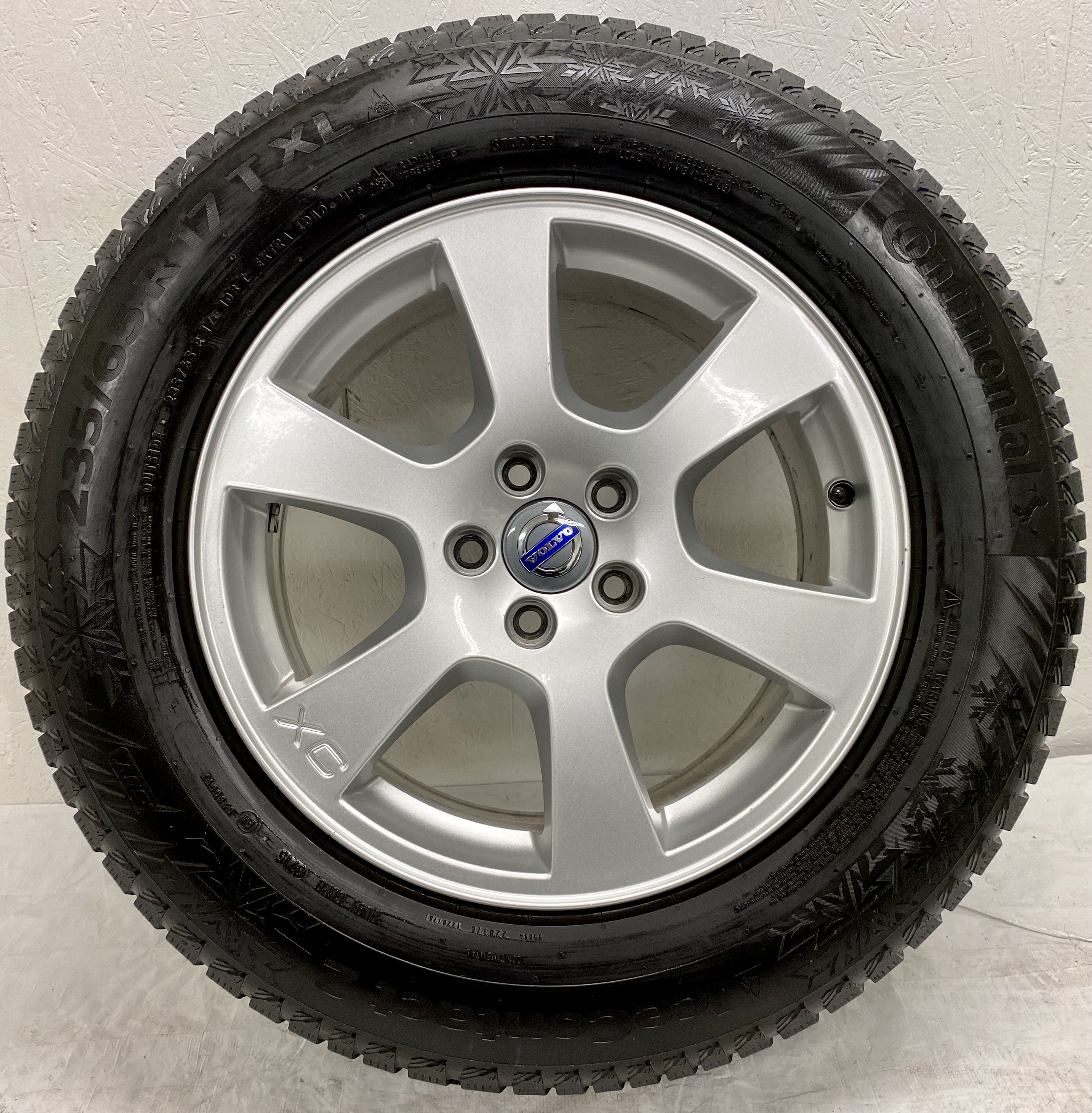 Kompletta Vinterhjul DUBB | 17" VOLVO SEGIN XC60 5x108 7.5x17 ET55 63.4 | 2 st 235/65 R17 108T XL Continental Ice Contact 2 SUV | V37-2015 | 5|5 mm Bra Dubb + 2 st 235/65 R17 108T XL Continental Conti Ice Contact 4x4 | V36-2014 | 4|4 mm Slitna Dubb - 8