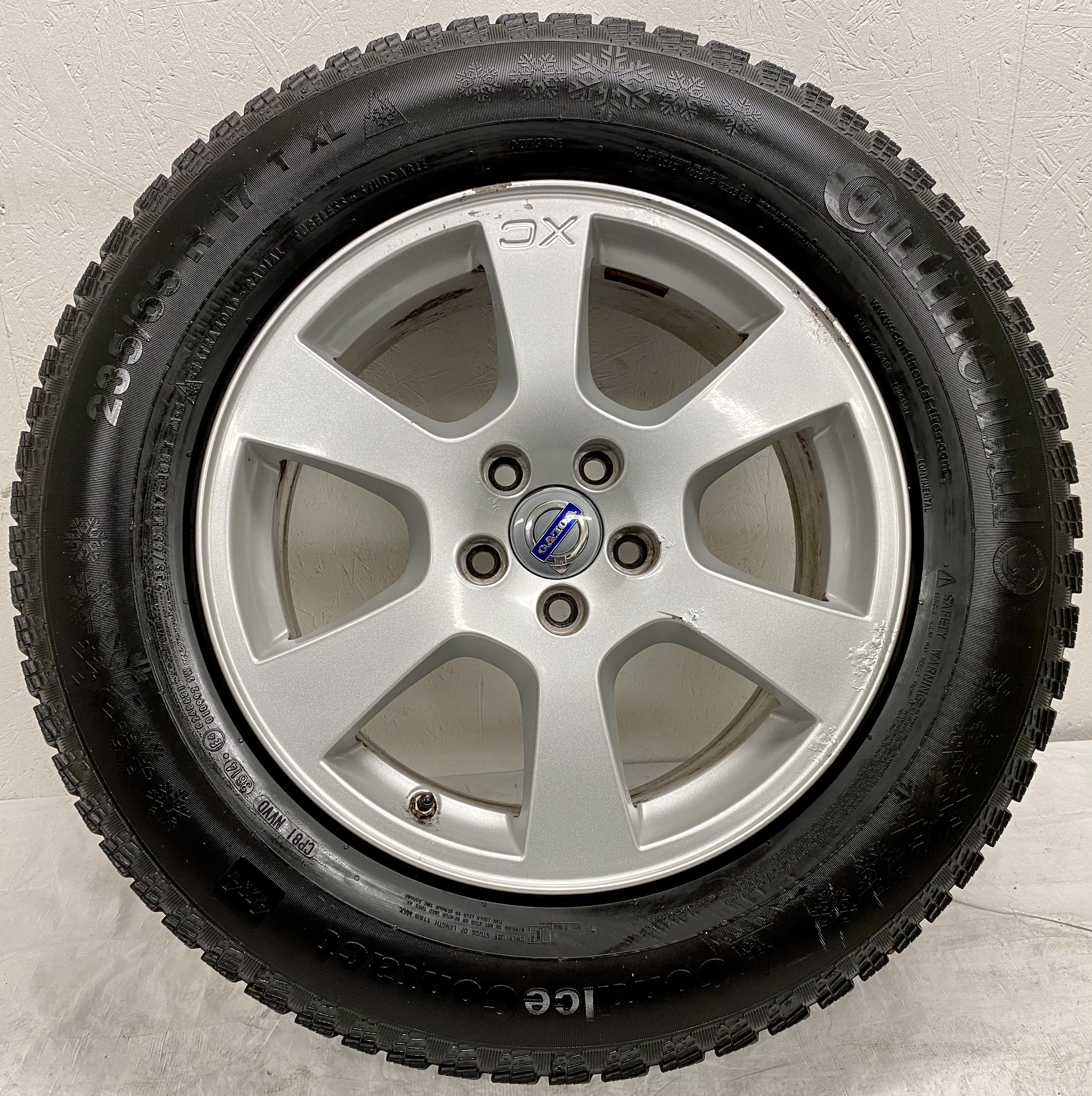 Kompletta Vinterhjul DUBB | 17" VOLVO SEGIN XC60 5x108 7.5x17 ET55 63.4 | 2 st 235/65 R17 108T XL Continental Ice Contact 2 SUV | V37-2015 | 5|5 mm Bra Dubb + 2 st 235/65 R17 108T XL Continental Conti Ice Contact 4x4 | V36-2014 | 4|4 mm Slitna Dubb - 3